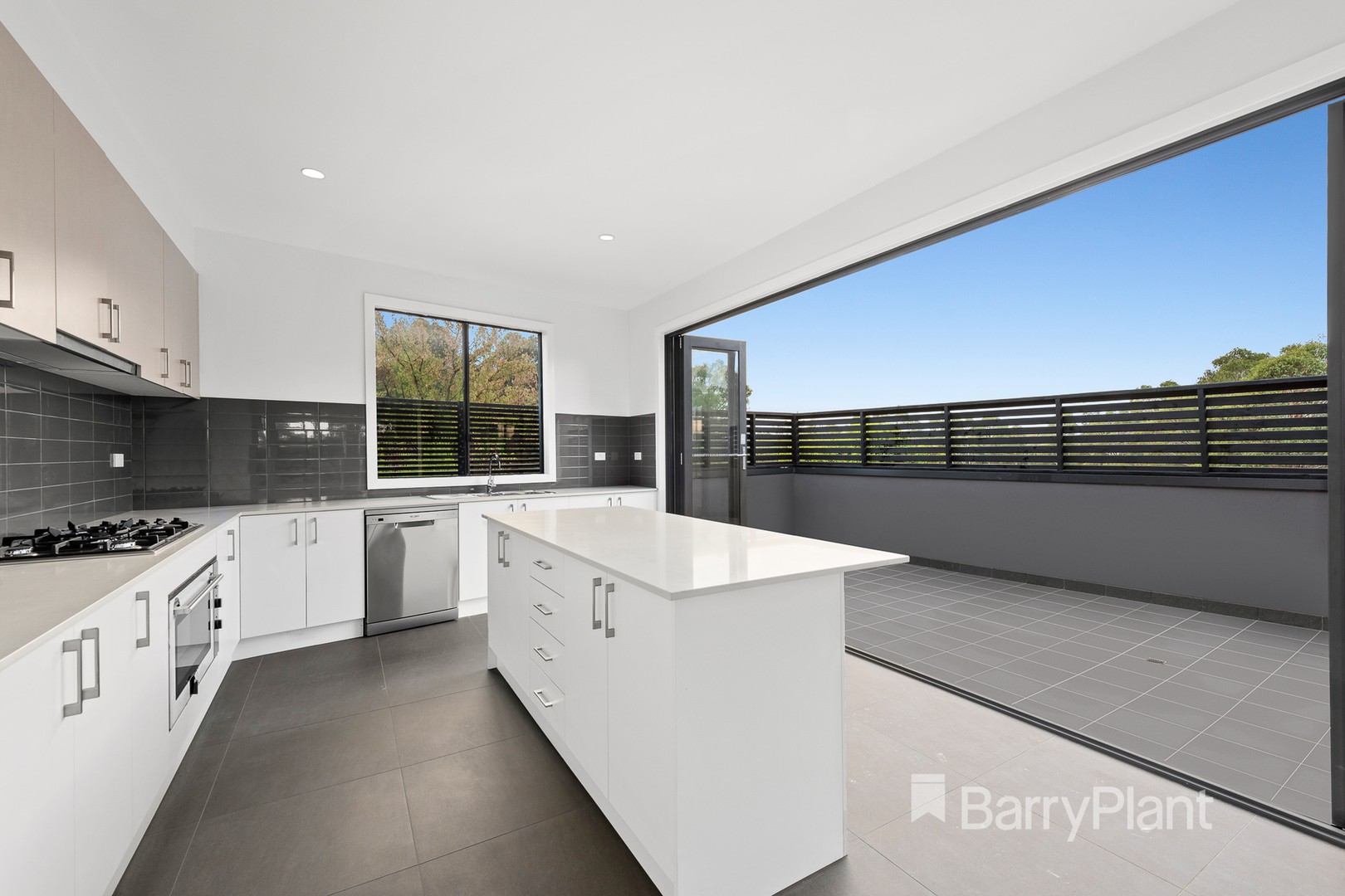 3/4 Whittens LaneDoncaster, VIC 3108, Doncaster - Thumbnail 3