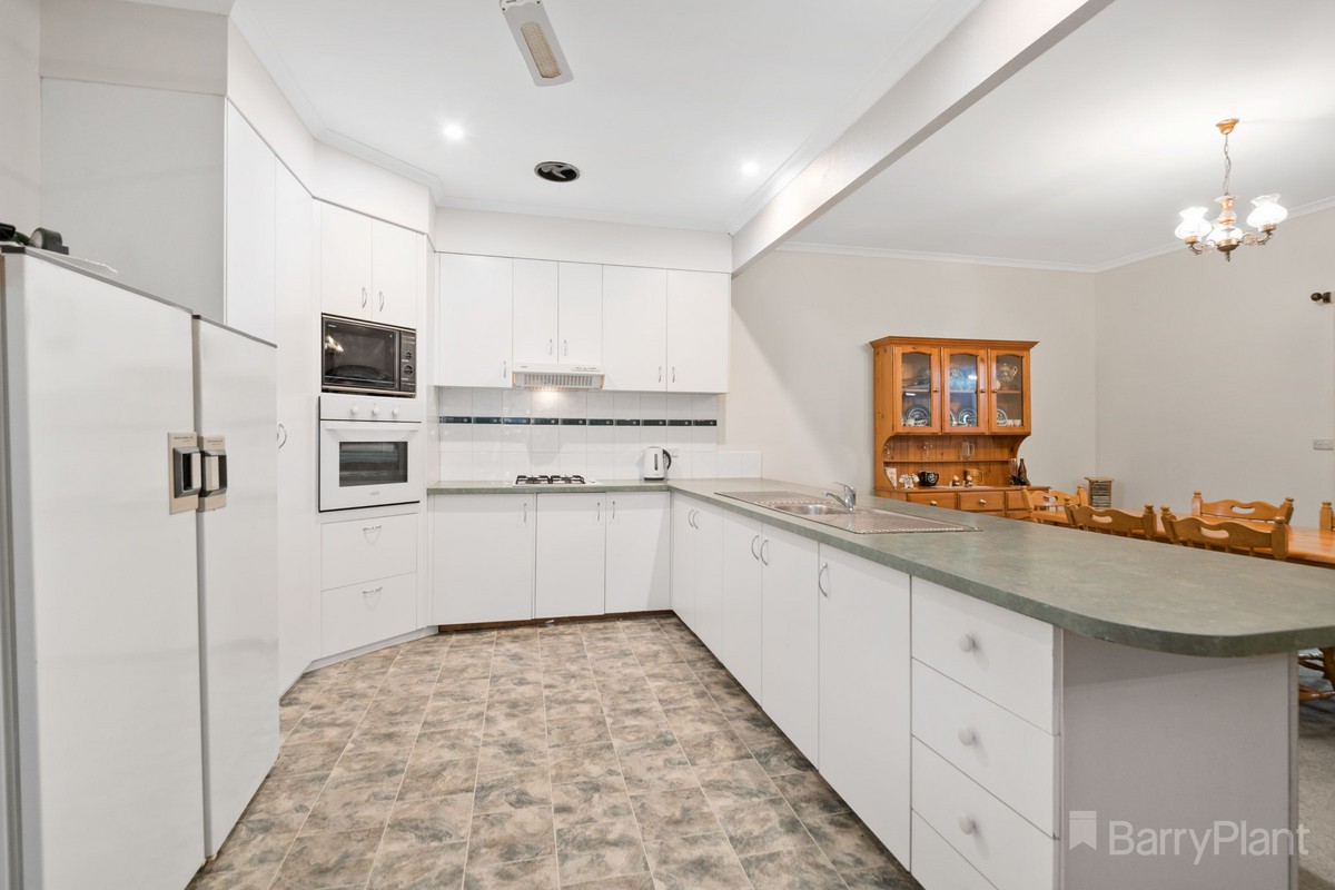 89 Old Sale Road, Drouin West, VIC 3818 - Thumbnail 2 - 02/04/2019