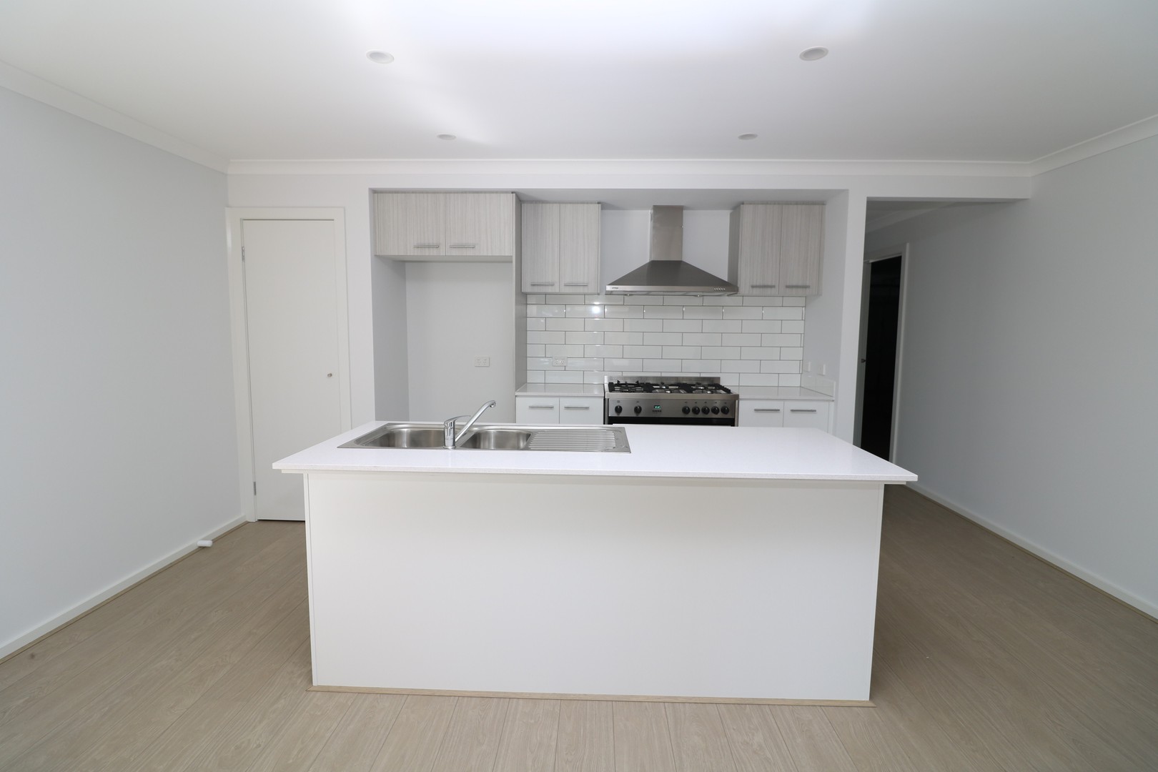 14 Simpson Circuit, Armstrong Creek, VIC 3217 - Thumbnail 2 - 03/04/2019