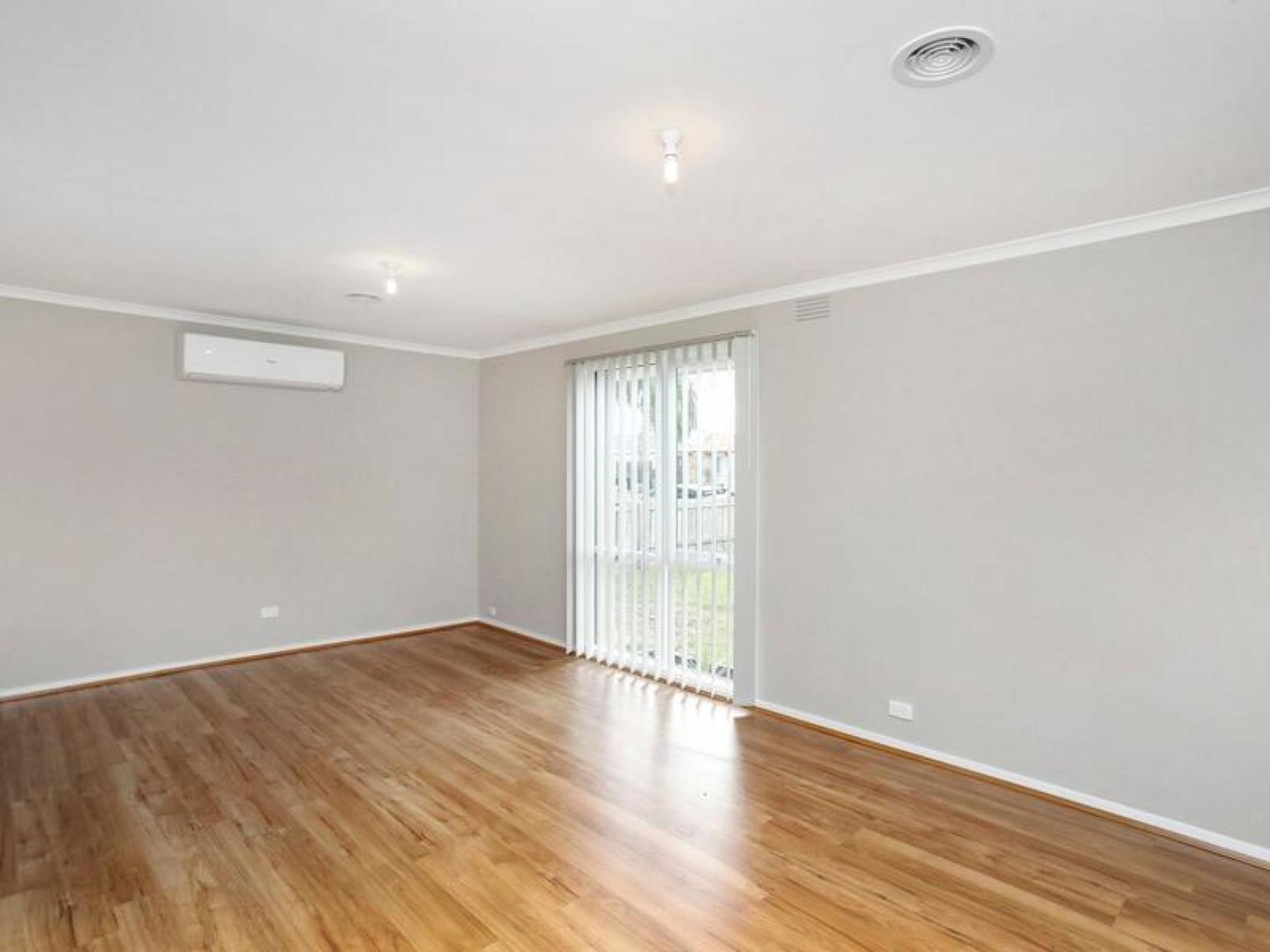 7 Monash Street, Melton South, VIC 3338 - Thumbnail 2 - 10/04/2019