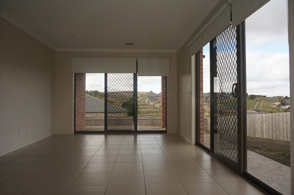 13 Glastonbury Drive, Sunbury, VIC 3429 - Thumbnail 2 - 18/04/2019