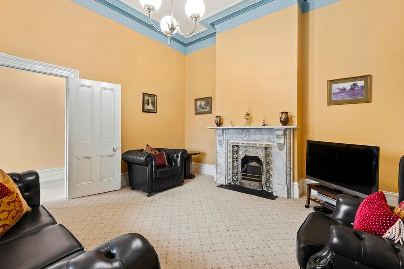 37 Roberts Street, Essendon, VIC 3040 - Thumbnail 2 - 23/04/2019