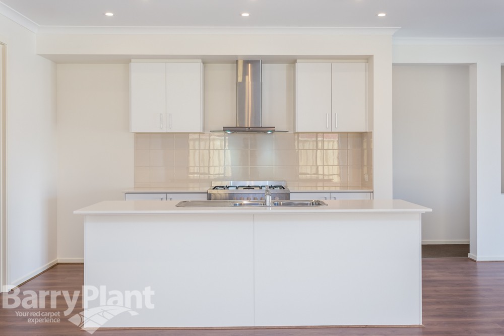 9 Florentino Parade, Point Cook, VIC 3030 - Thumbnail 1 - 02/05/2019