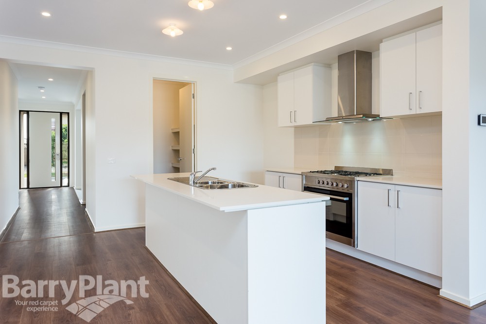 9 Florentino Parade, Point Cook, VIC 3030 - Thumbnail 2 - 02/05/2019