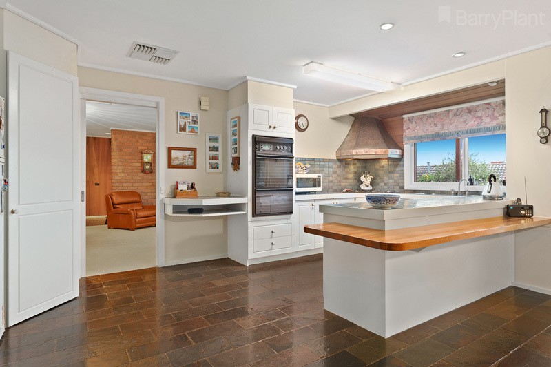 4 Howell Drive, Berwick, VIC 3806 - Thumbnail 2 - 02/05/2019