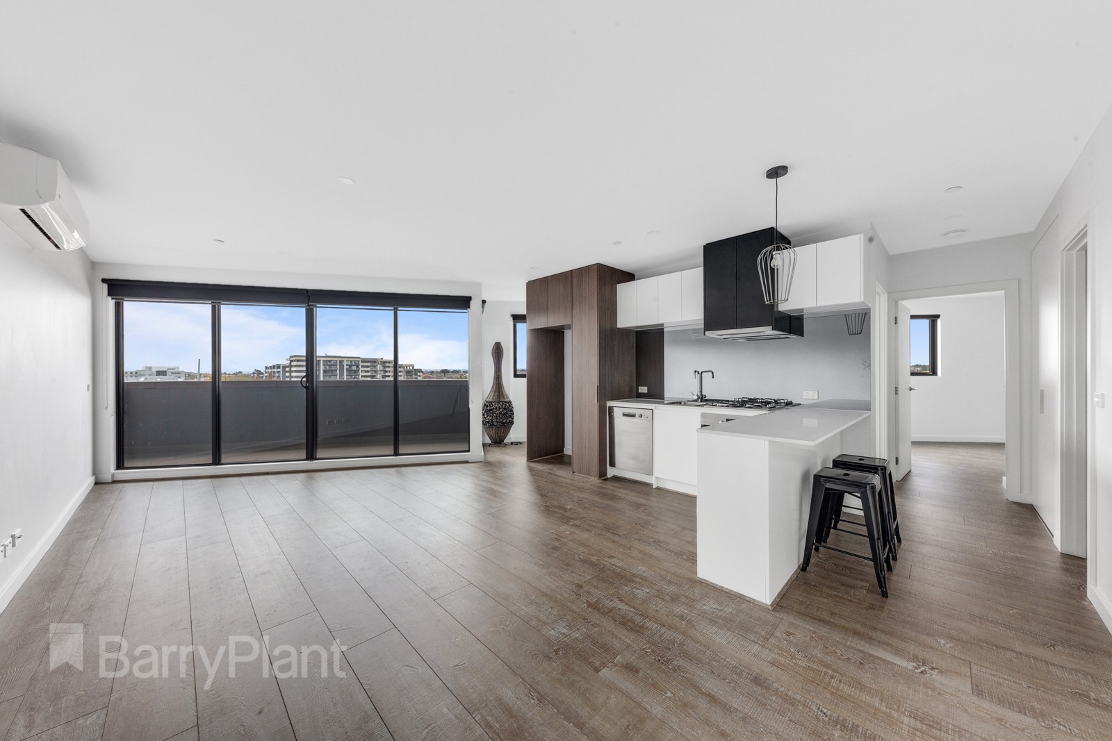 304/184 The Esplanade, Caroline Springs, VIC 3023 - Thumbnail 1 - 03/05/2019