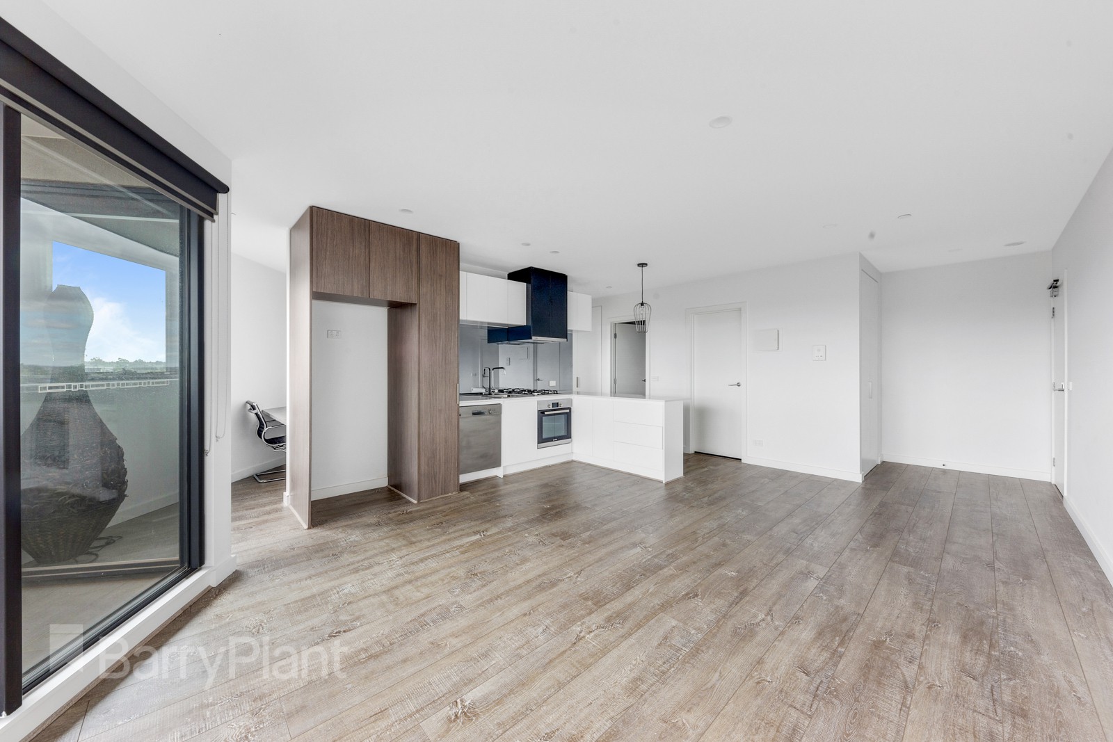 304/184 The Esplanade, Caroline Springs, VIC 3023 - Thumbnail 2 - 03/05/2019