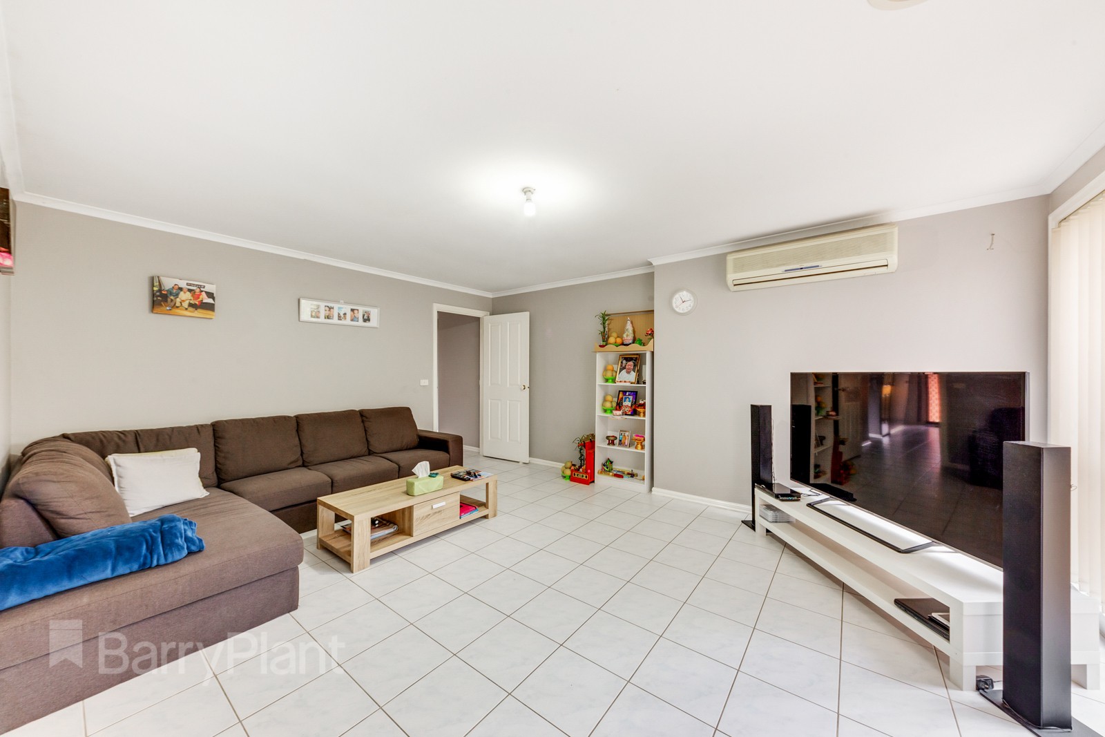 2/7 Topaz Place, St Albans, VIC 3021 - Thumbnail 1 - 06/05/2019