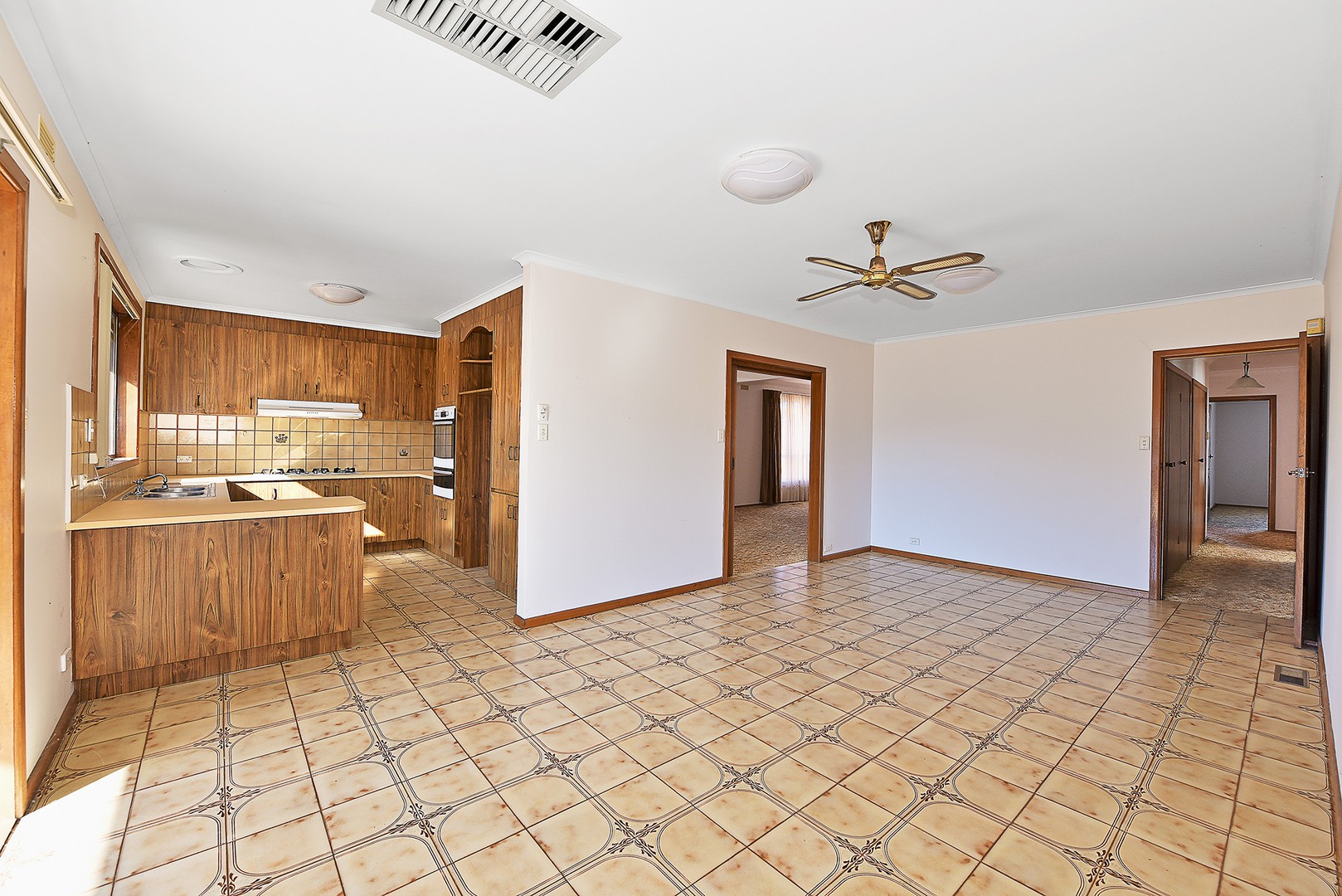 163 Templewood Crescent, Avondale Heights, VIC 3034 - Thumbnail 1 - 06/05/2019