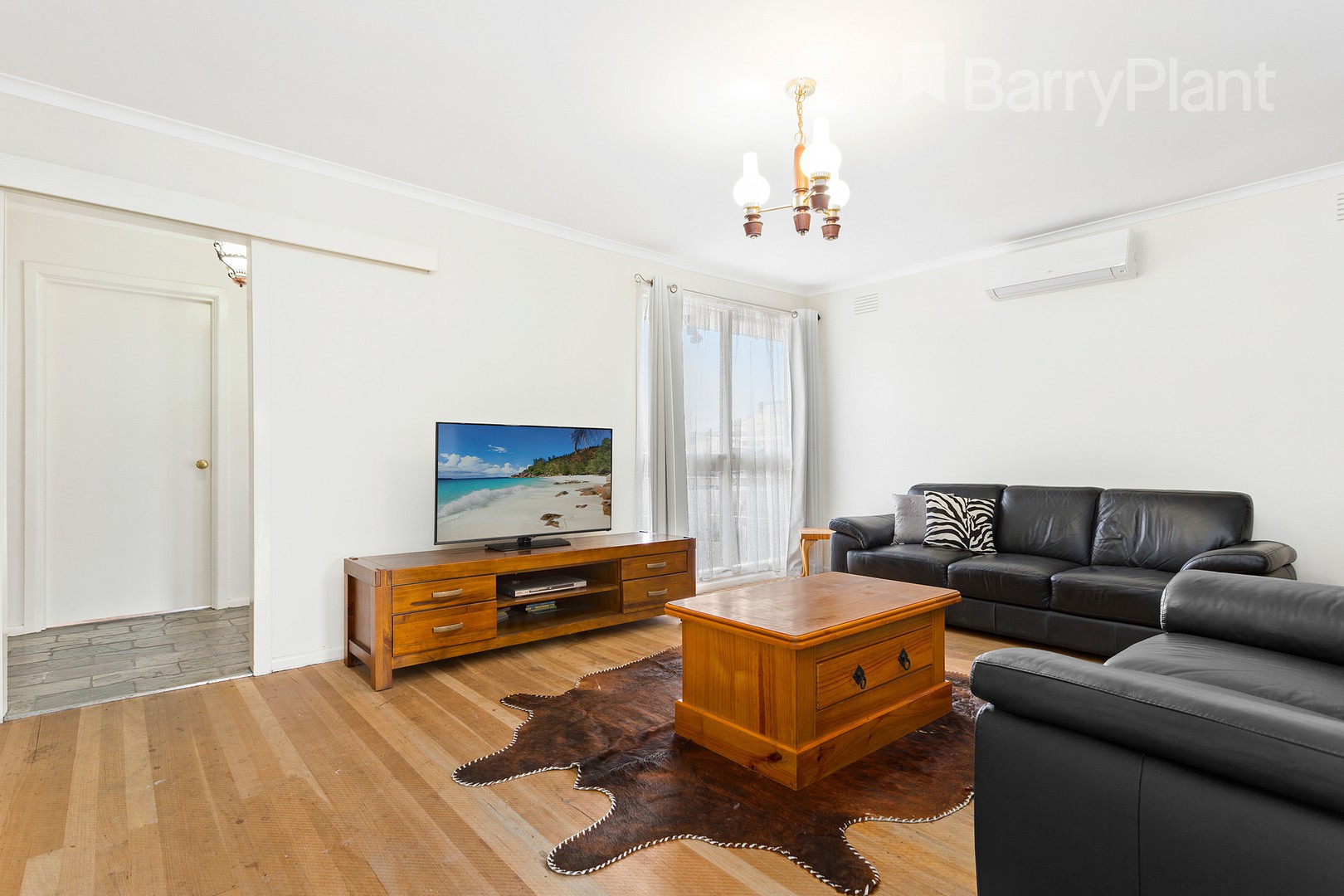 13 Plumpton Avenue, Craigieburn, VIC 3064 - Thumbnail 2 - 08/05/2019