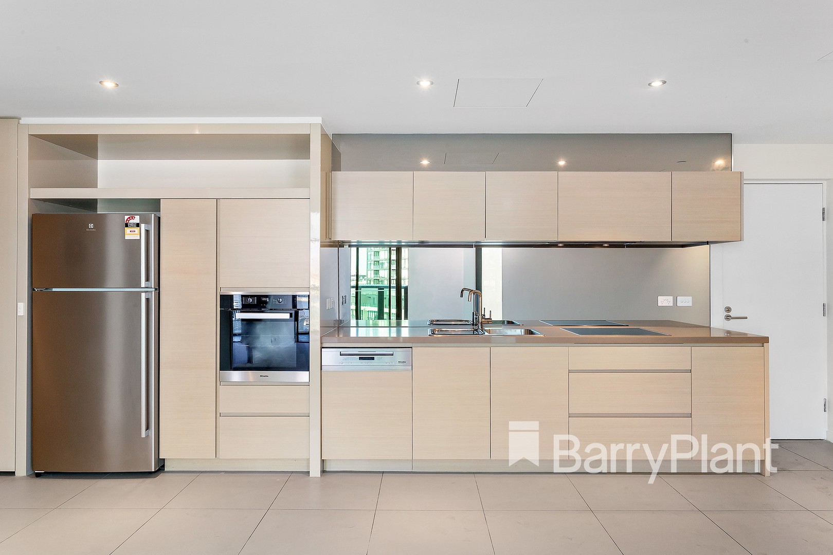 501/9 Waterside Place Place, Docklands, VIC 3008 - Thumbnail 1 - 15/05/2019