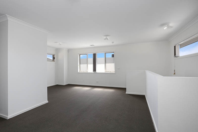 28 Oyster Bay Chase, Sanctuary Lakes, VIC 3030 - Thumbnail 1 - 22/05/2019