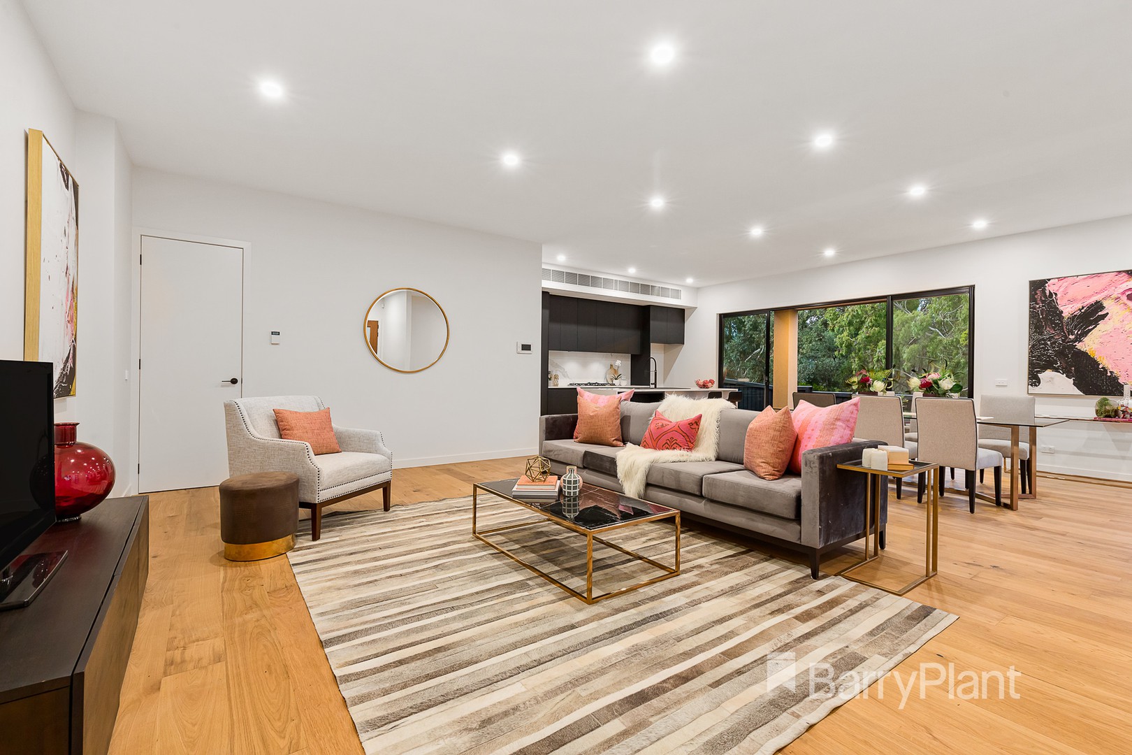 12 Calvin CrescentDoncaster East, VIC 3109, Doncaster East - Thumbnail 2