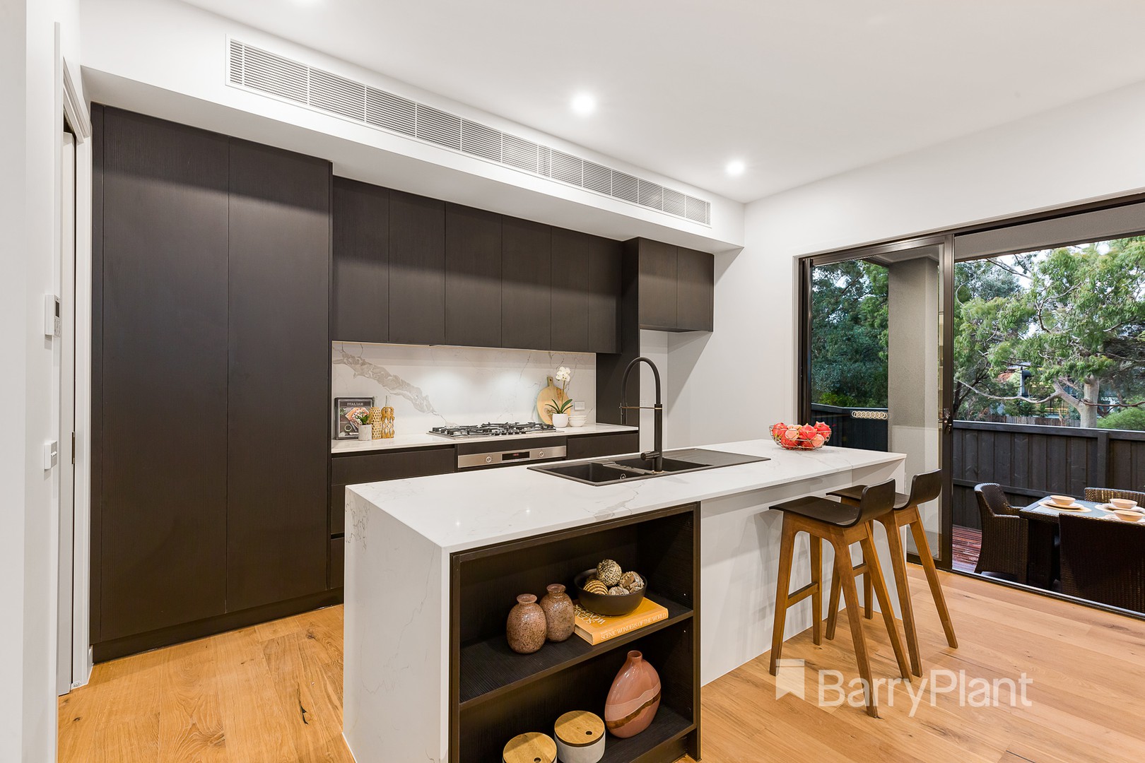 12 Calvin CrescentDoncaster East, VIC 3109, Doncaster East - Thumbnail 3