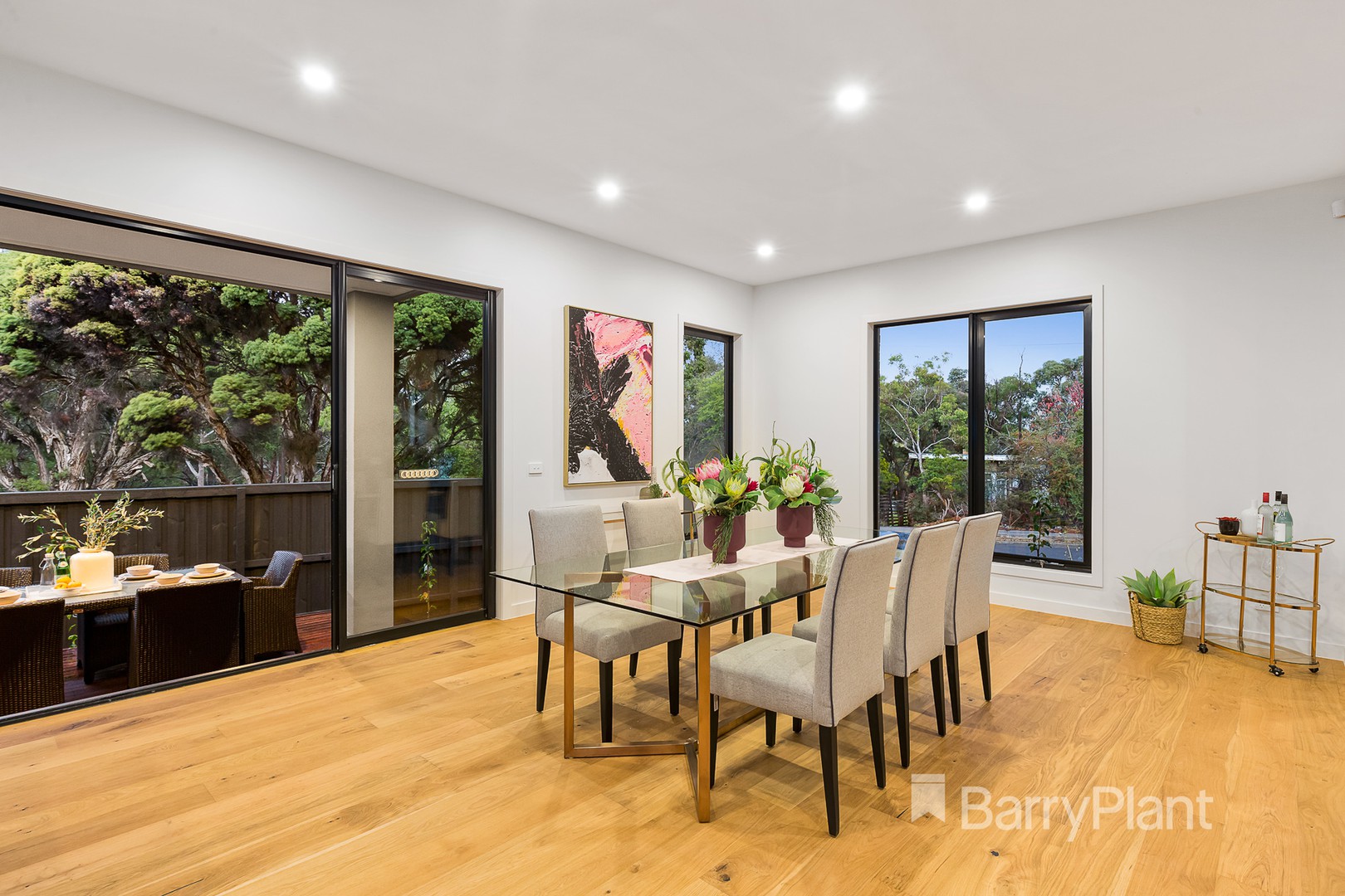 12 Calvin CrescentDoncaster East, VIC 3109, Doncaster East - Thumbnail 4