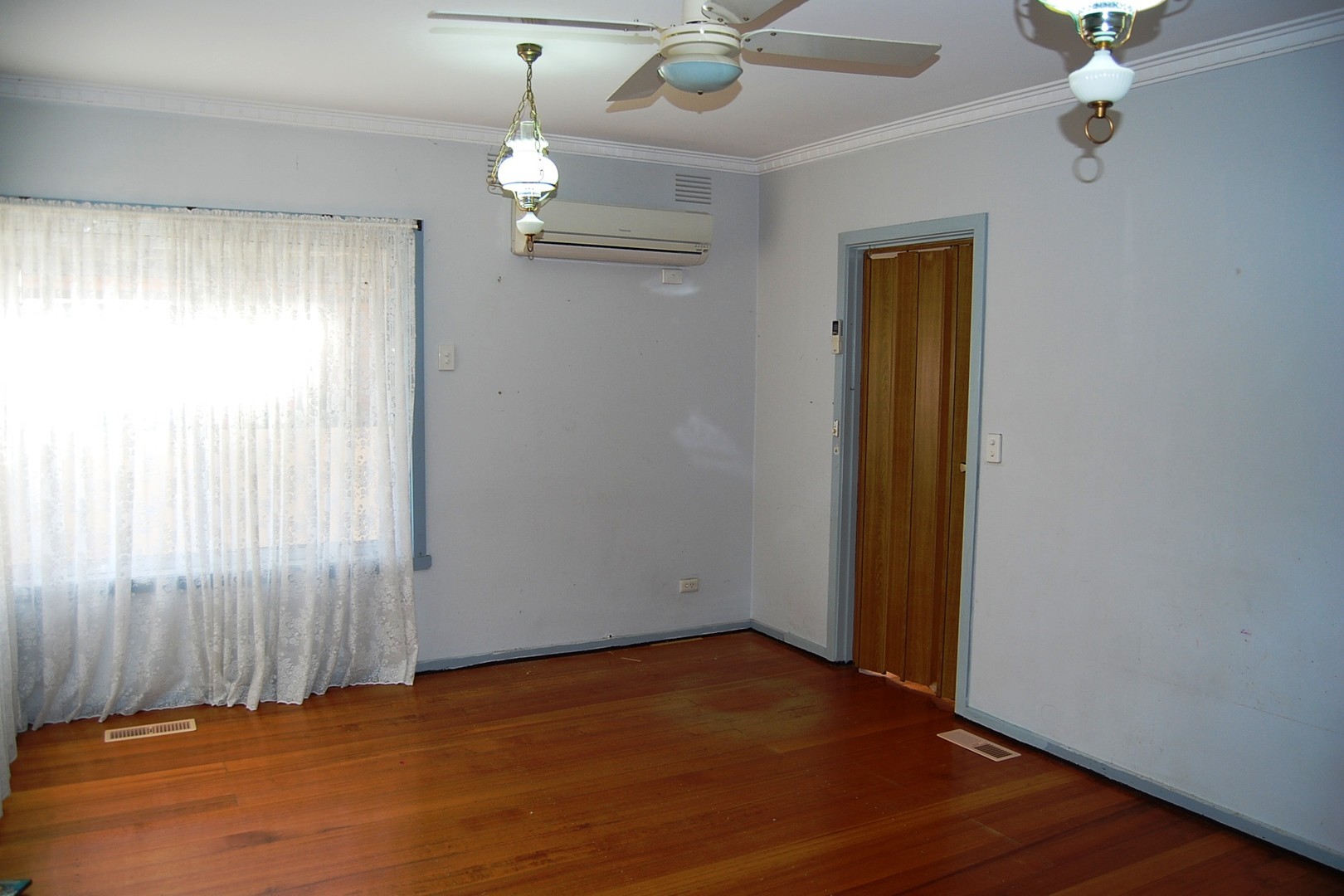 8 Hogan Street, Deer Park, VIC 3023 - Thumbnail 1 - 03/06/2019