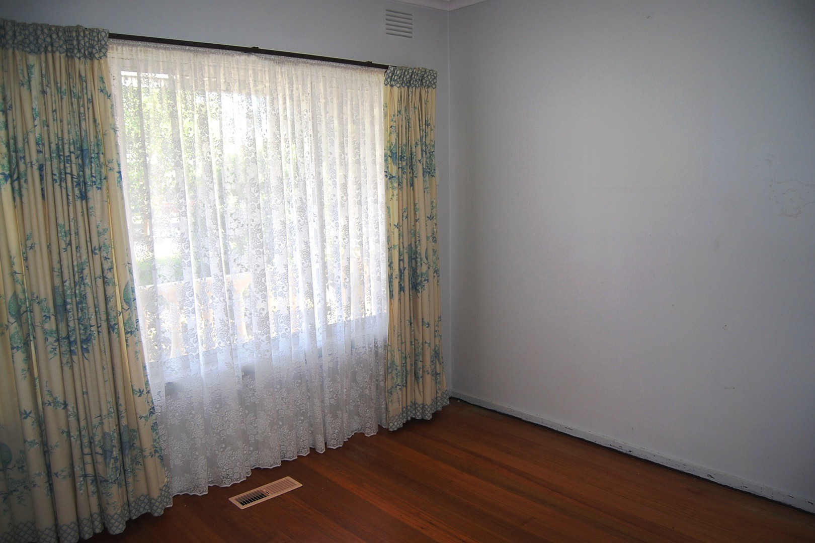 8 Hogan Street, Deer Park, VIC 3023 - Thumbnail 2 - 03/06/2019