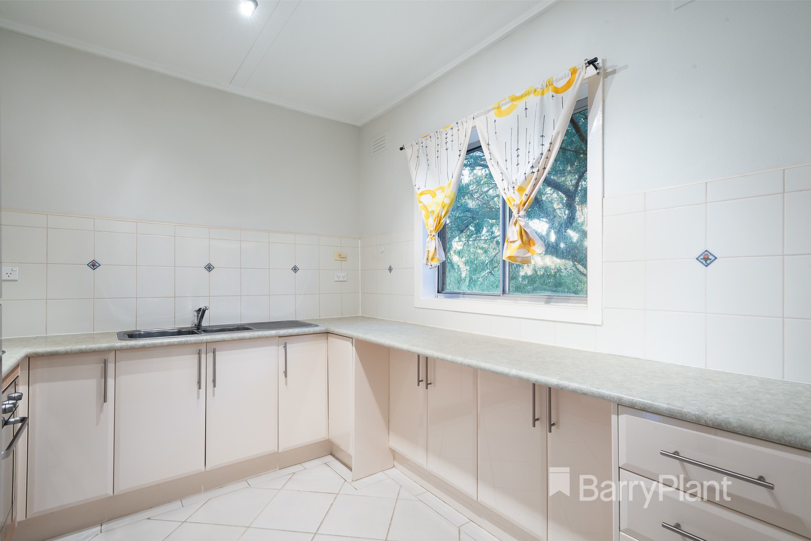 11/10-16 Wetherby RoadDoncaster, VIC 3108, Doncaster - Thumbnail 4
