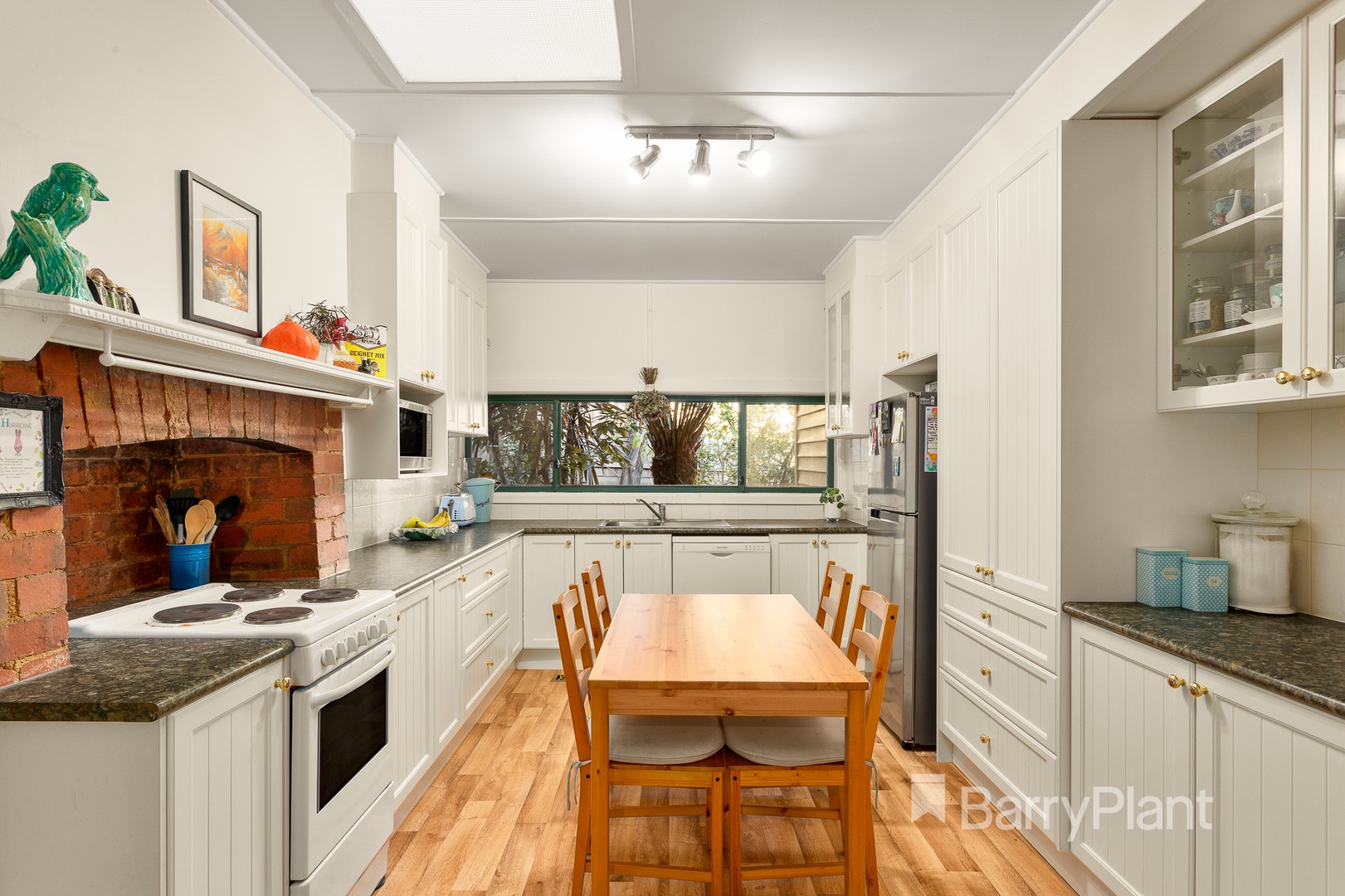 6 Royal Avenue, Wandin North, VIC 3139 - Thumbnail 2 - 12/06/2019