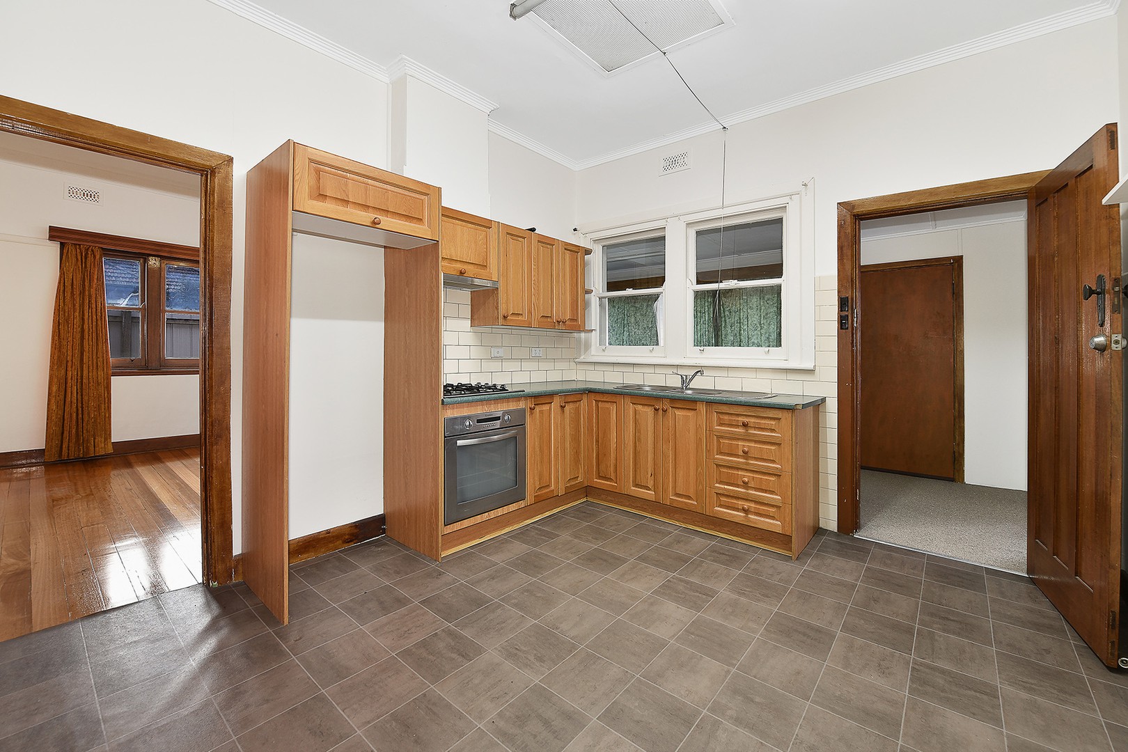 32 Balmoral Avenue, Pascoe Vale South, VIC 3044 - Thumbnail 2 - 18/06/2019