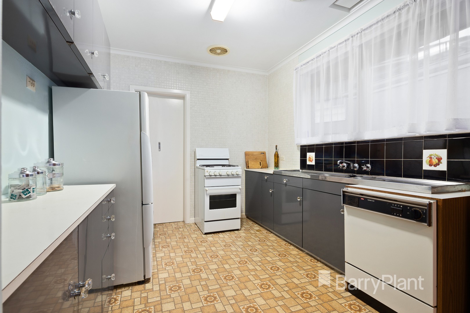 18 Glenfern Avenue, Doncaster, VIC 3108, Doncaster - Thumbnail 3