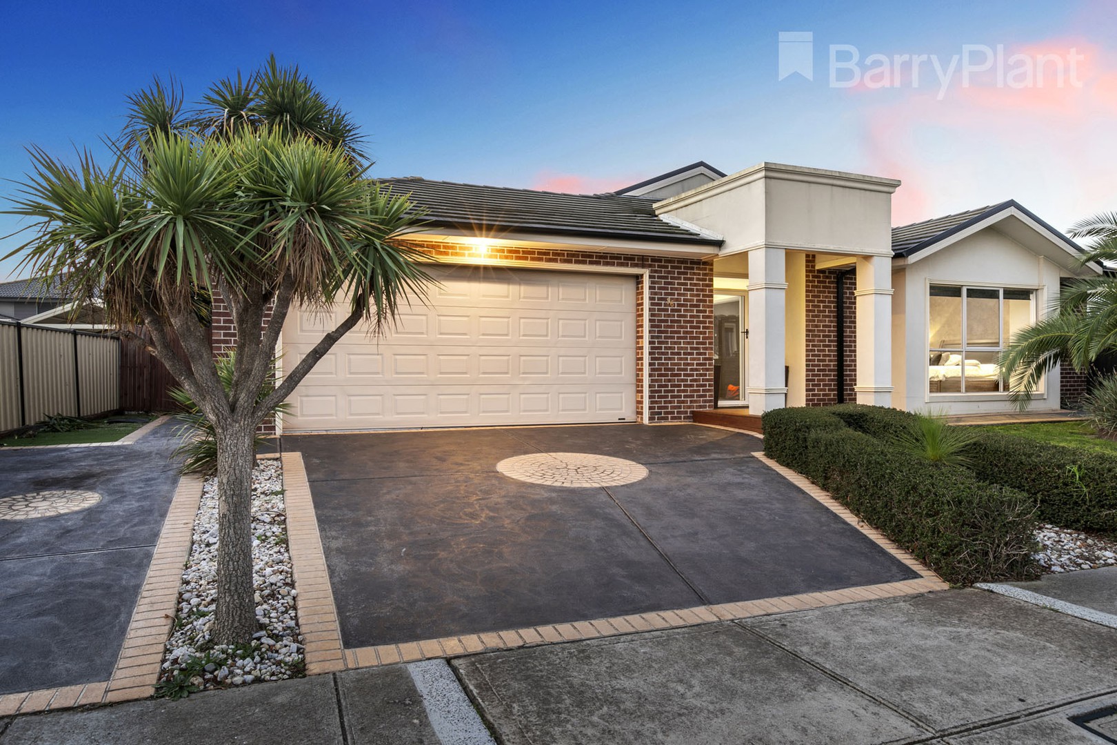 16 Sunnyside Way, Cairnlea, VIC 3023 - Thumbnail 2 - 05/07/2019