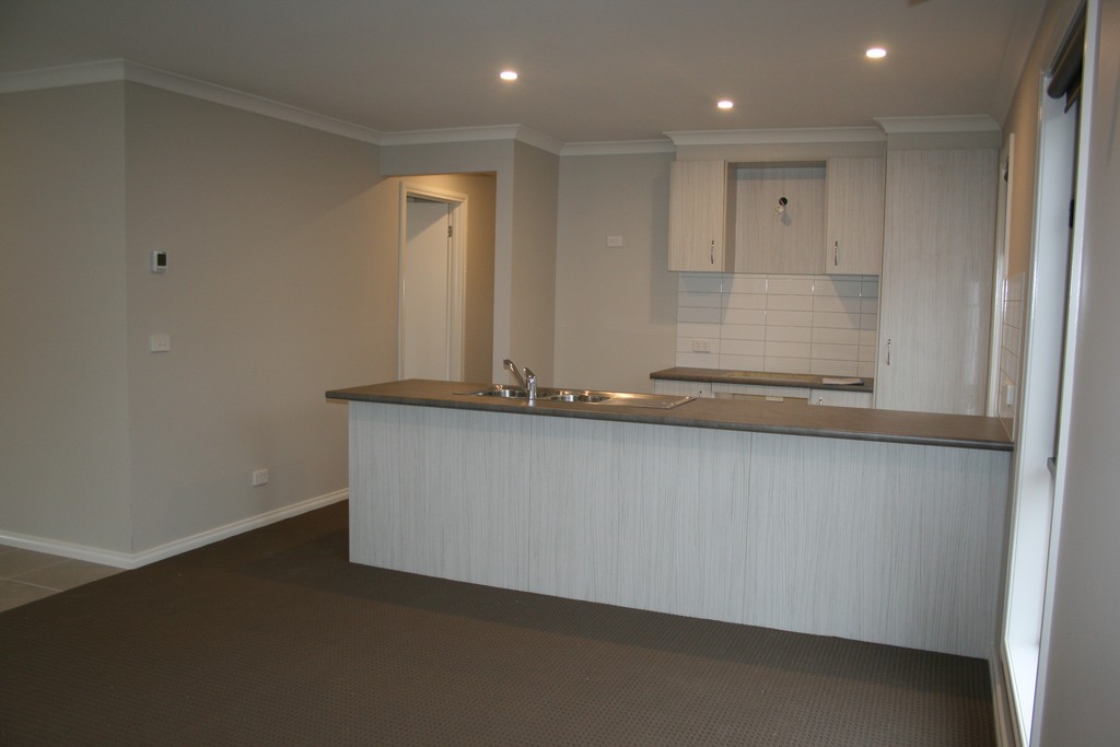 18 Buckingham Place, Sunbury, VIC 3429 - Thumbnail 2 - 30/07/2019