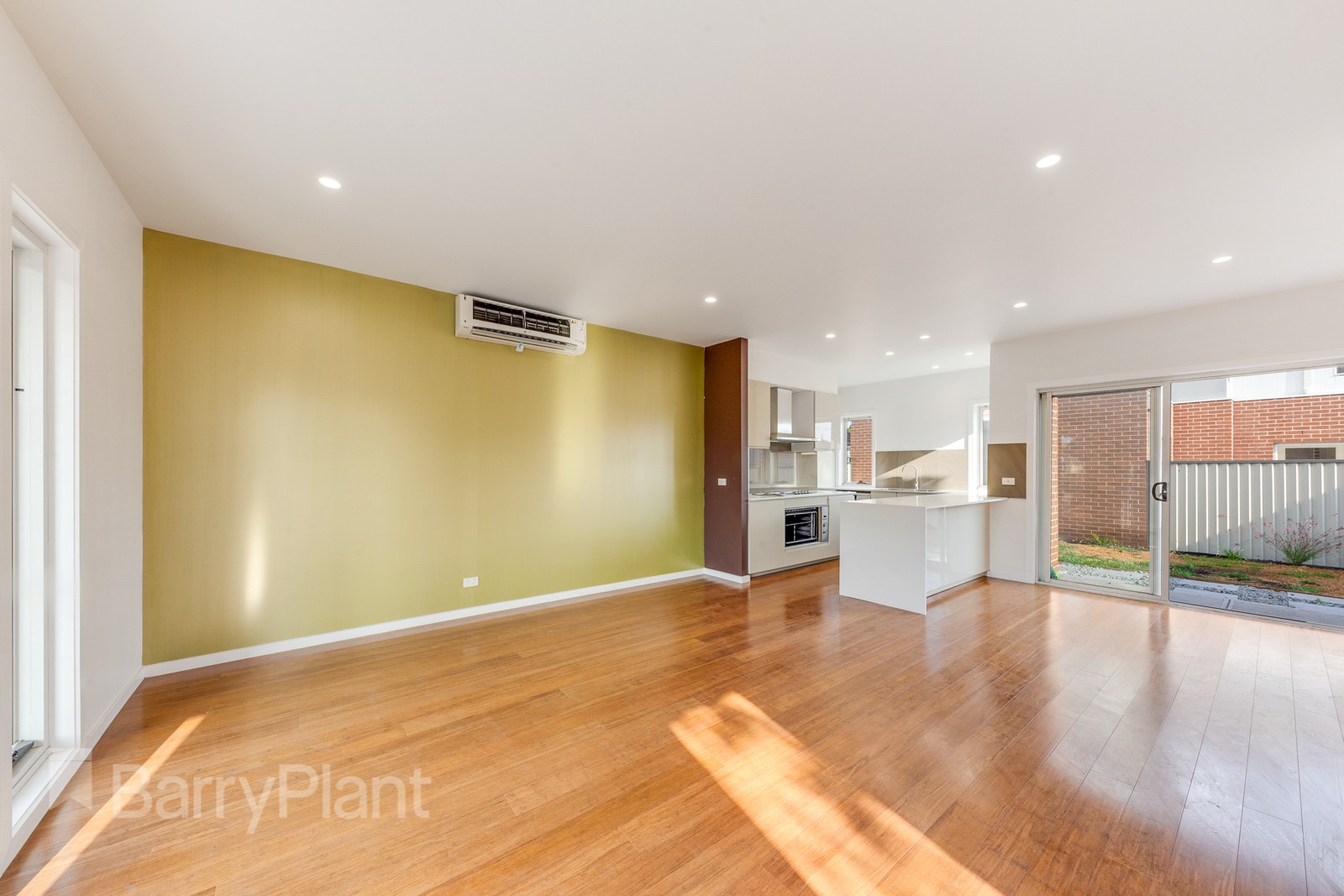 1/39 Station Avenue, St Albans, VIC 3021 - Thumbnail 2 - 06/08/2019