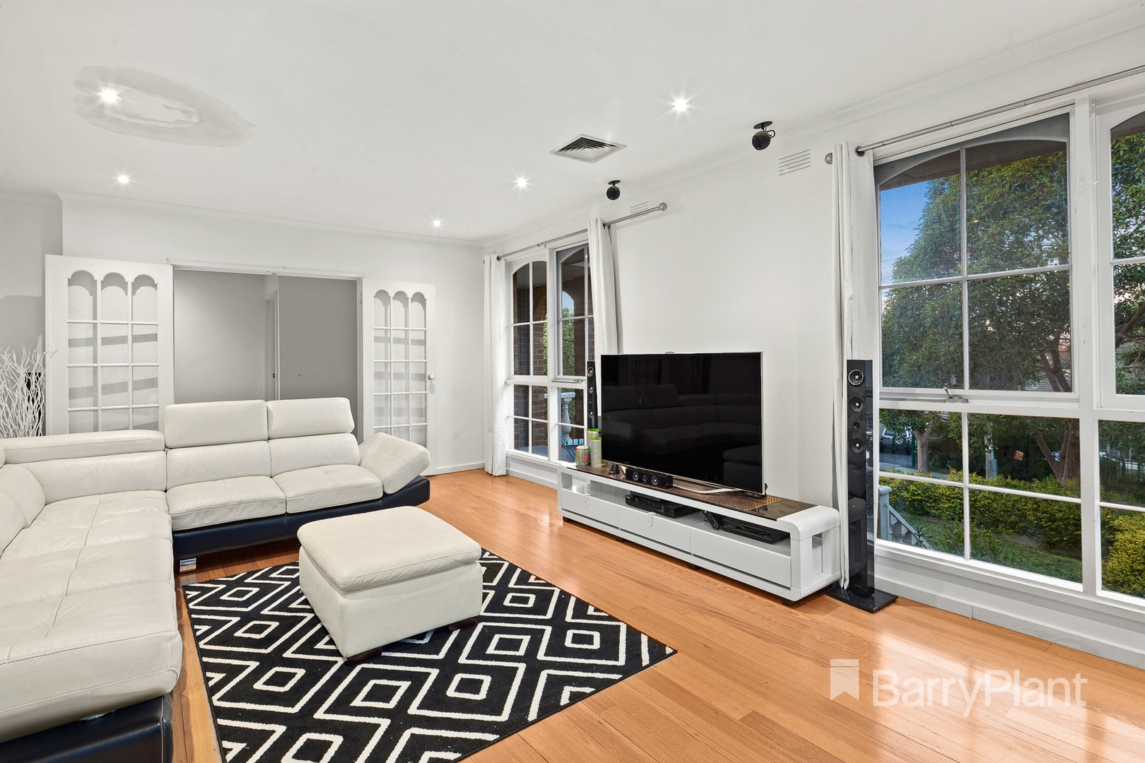 51 Airds Road, Templestowe Lower, VIC 3107 - Thumbnail 2 - 30/08/2019