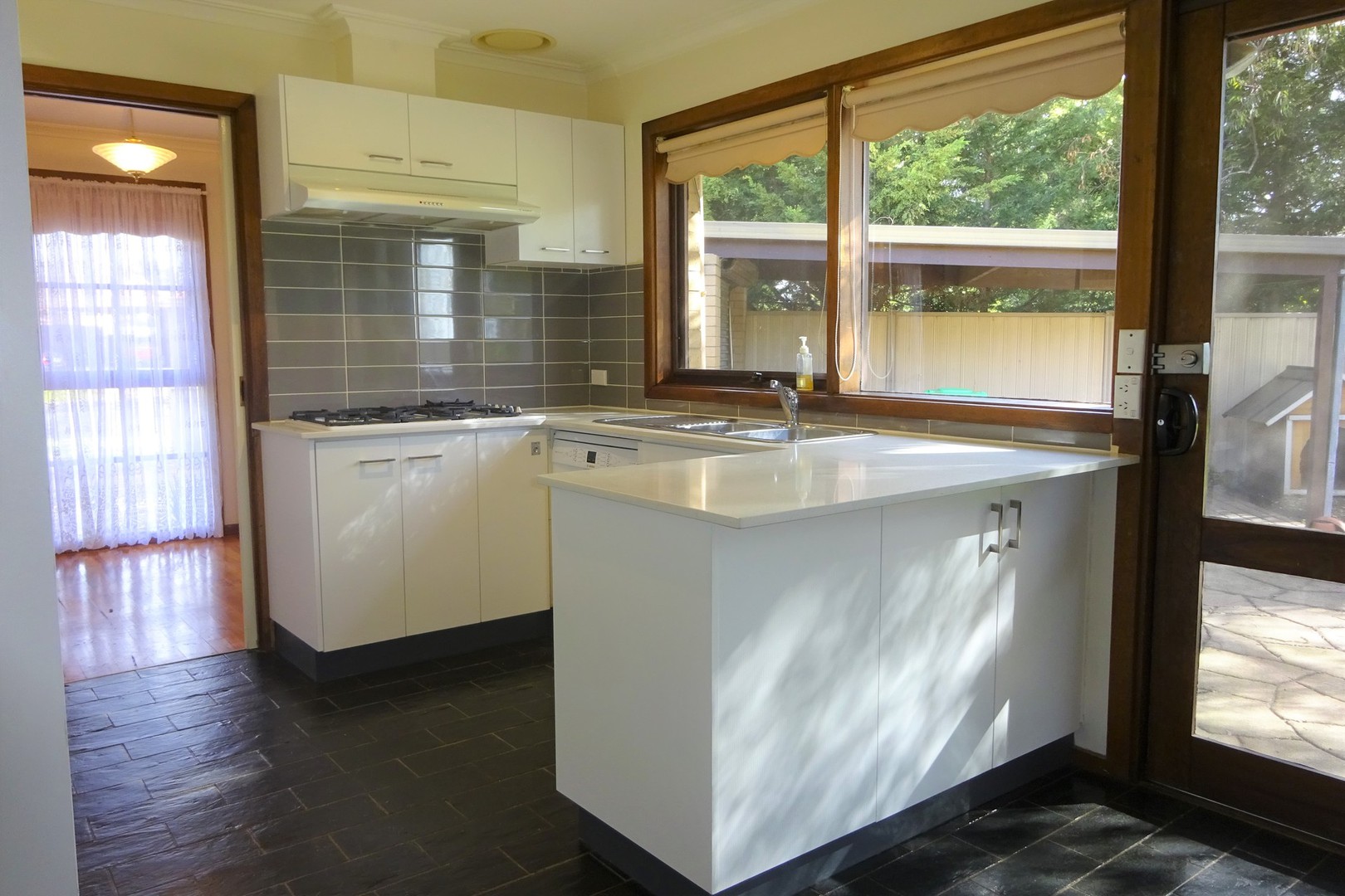 8 Durham Close, Craigieburn, VIC 3064 - Thumbnail 2 - 02/09/2019