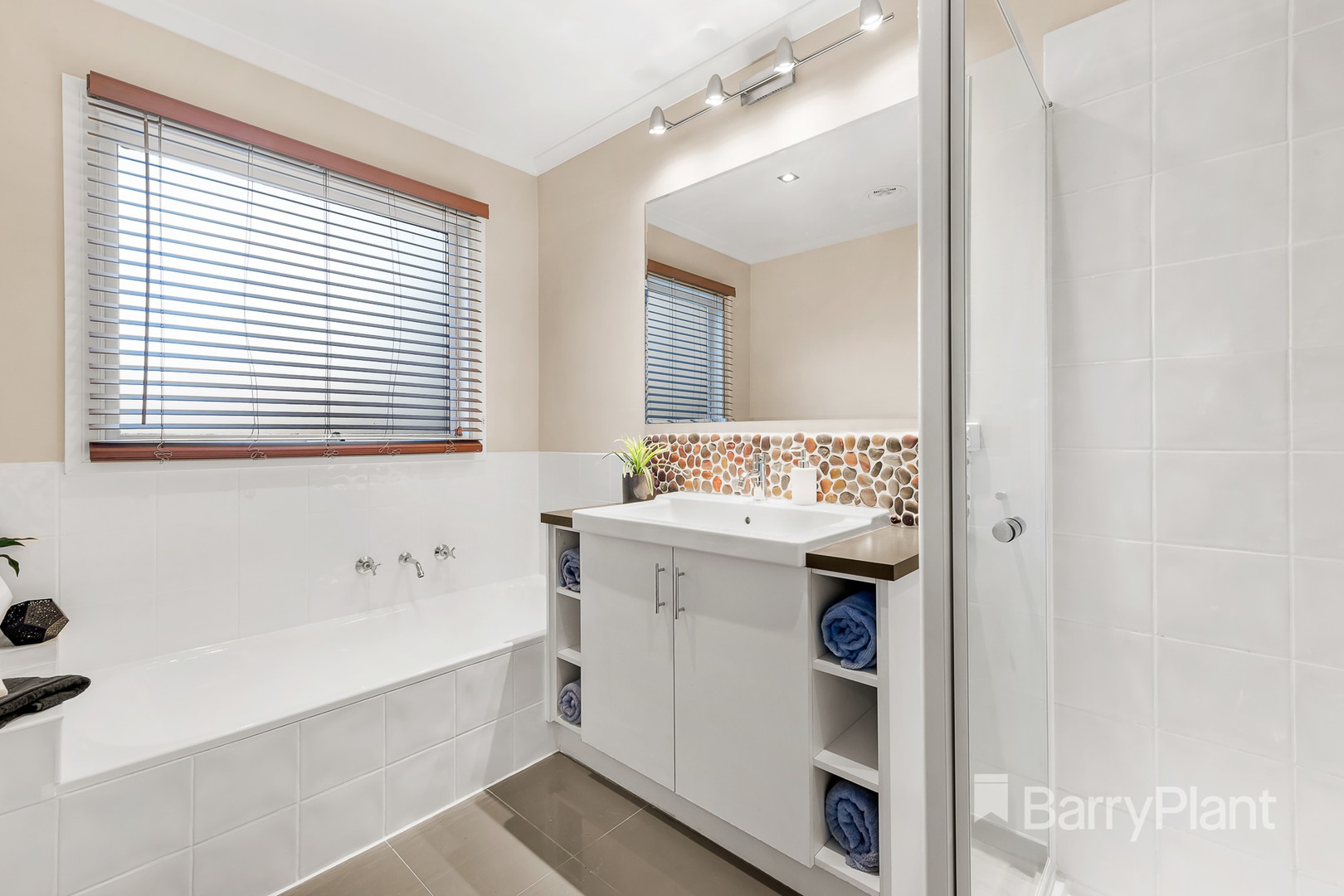 33 Nicholson Close, Research, VIC 3095, Research - Thumbnail 8
