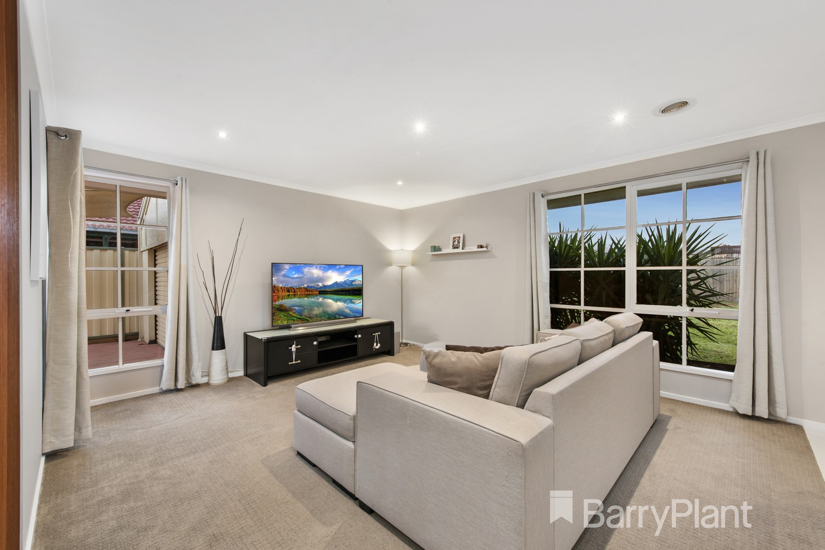 40 Bourke Crescent, Hoppers Crossing, VIC 3029 - Thumbnail 2 - 12/09/2019