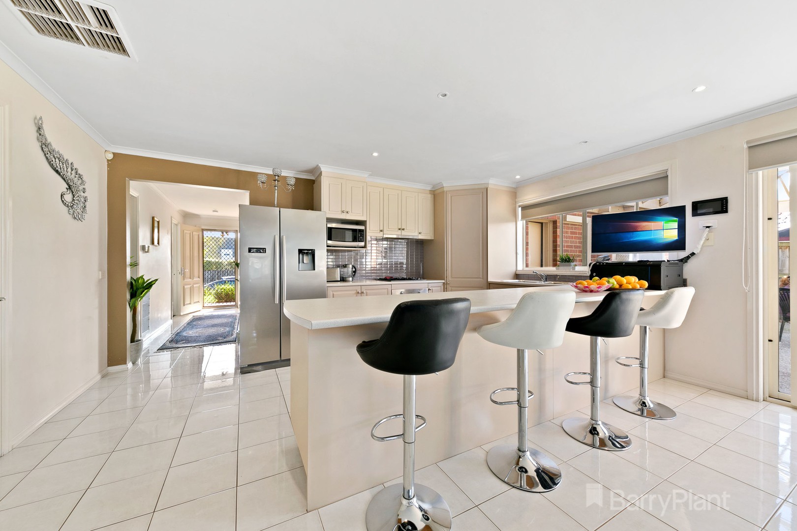 8 Parry Drive, Narre Warren, VIC 3805 - Thumbnail 2 - 25/09/2019