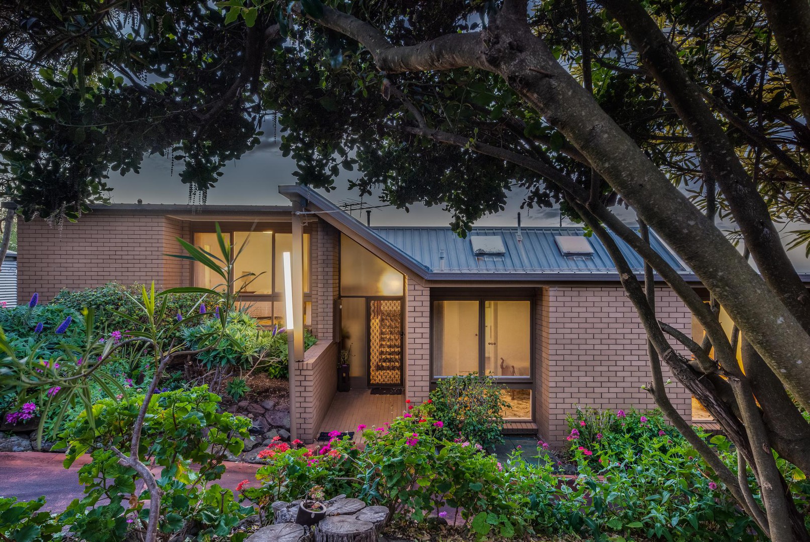 35 Montpellier Drive, Highton, VIC 3216 - Thumbnail 2 - 22/10/2019