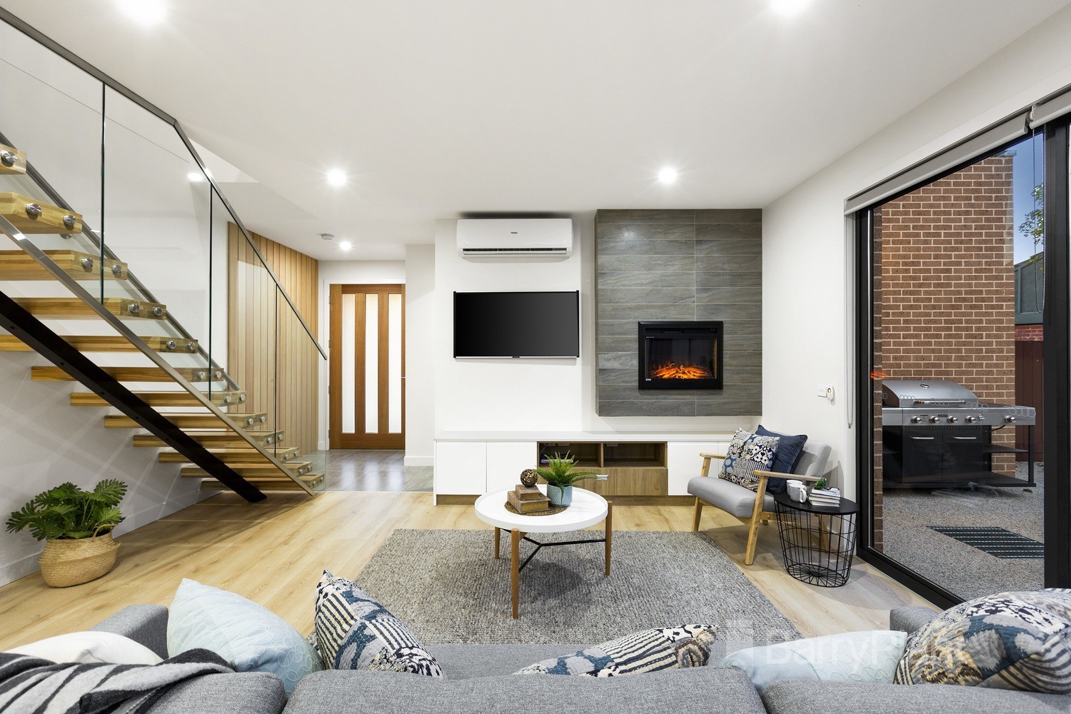 12 Fernley Avenue, Macleod, VIC 3085 - Thumbnail 2 - 24/10/2019