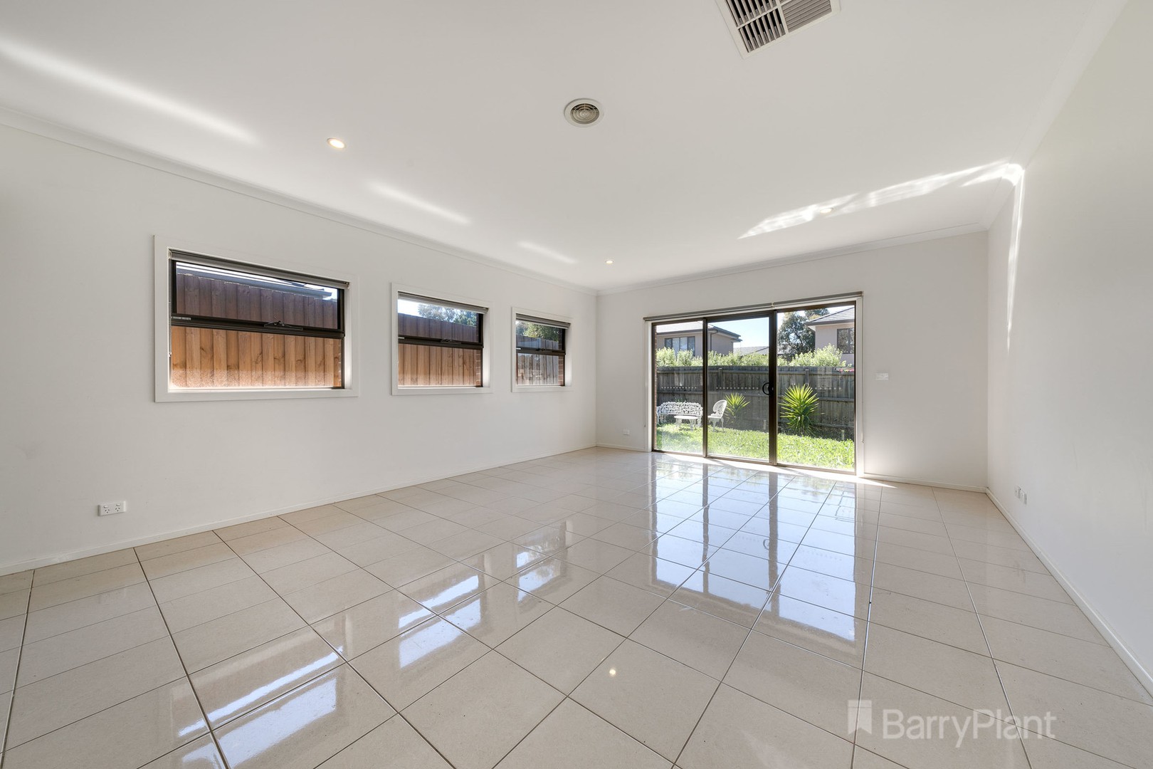 2/241-253 Soldiers Road, Beaconsfield, VIC 3807 - Thumbnail 2 - 28/10/2019