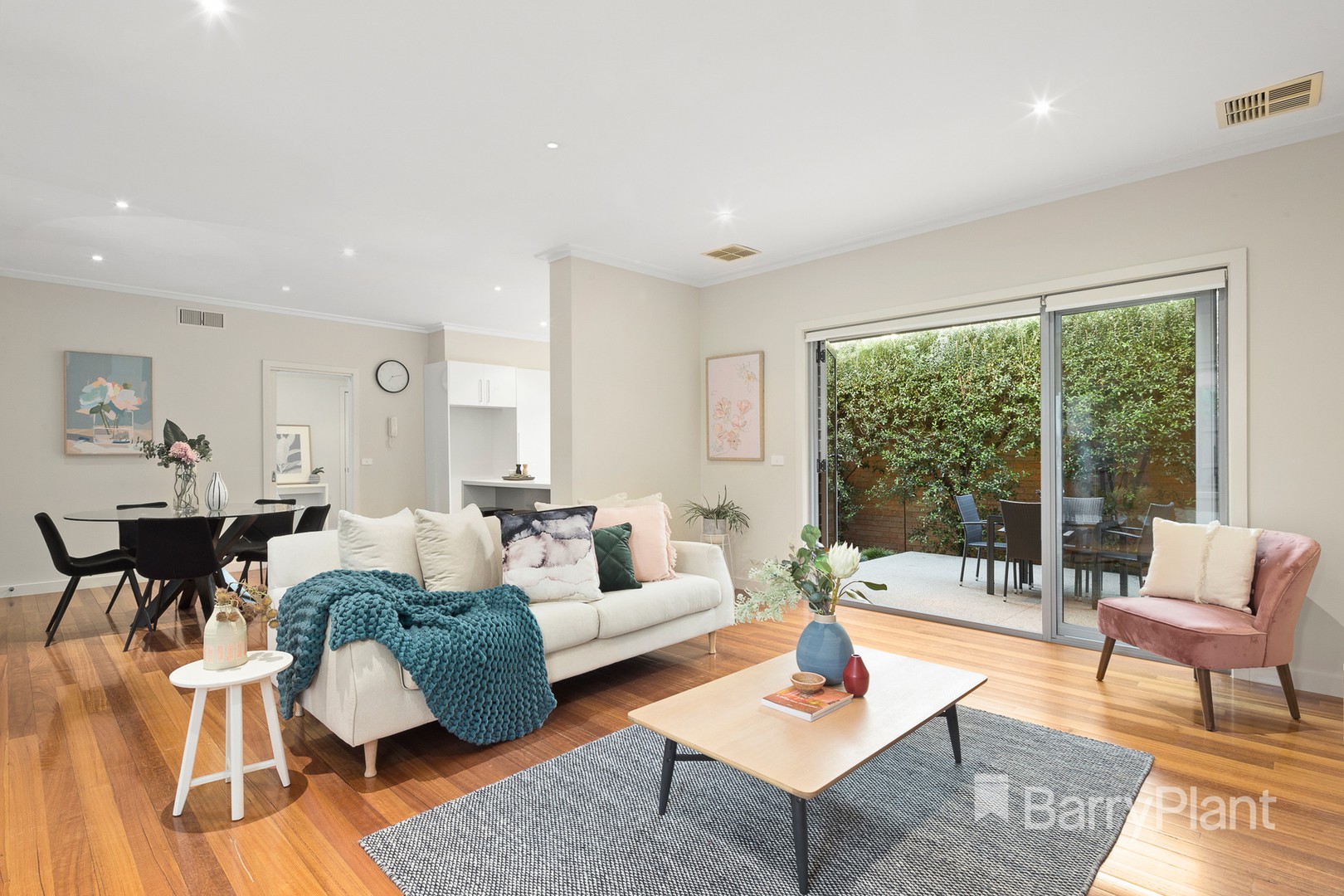 2/1082 Doncaster RoadDoncaster East, VIC 3109, Doncaster East - Thumbnail 2