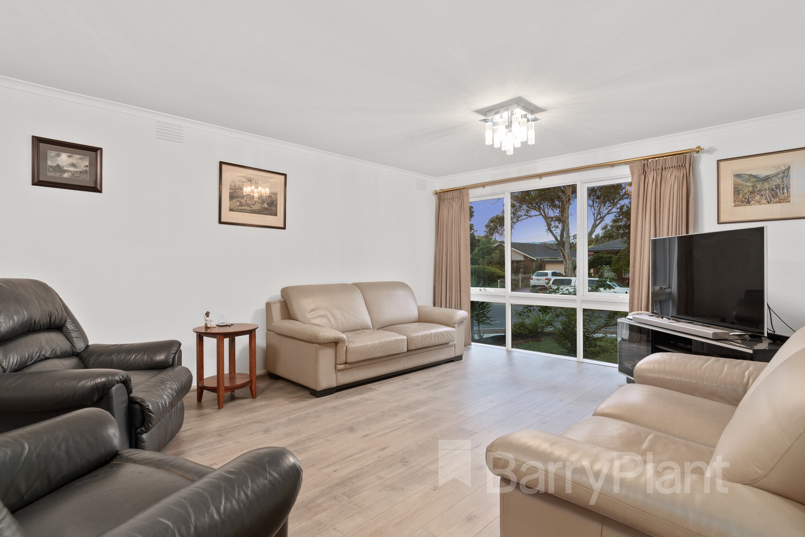 13 Fraser Crescent, Wantirna South, VIC 3152 - Thumbnail 2 - 06/11/2019