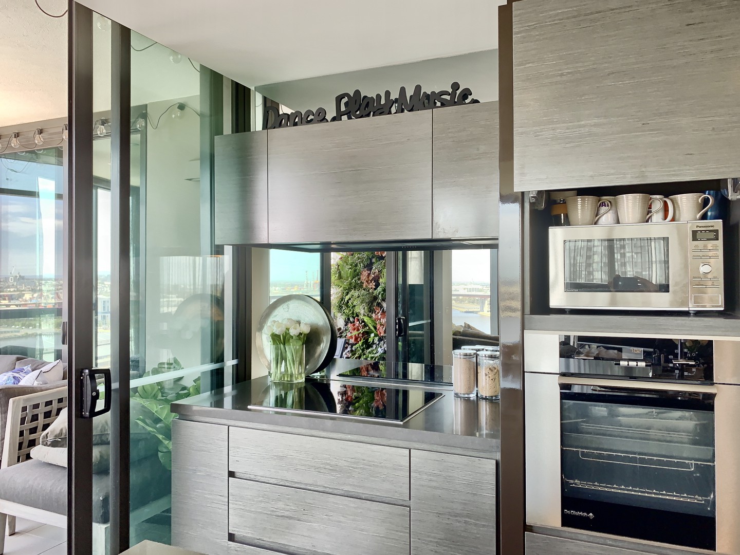 162/8 Waterside Place, Docklands, VIC 3008 - Thumbnail 2 - 12/11/2019