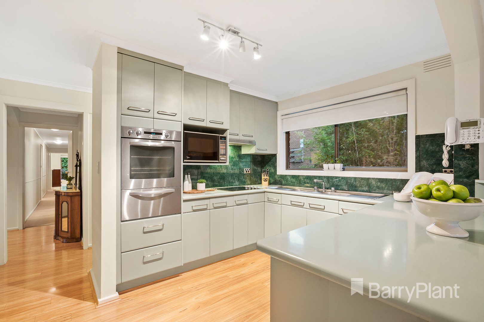 8 Acheron CrescentEltham North, VIC 3095, Eltham North - Thumbnail 2