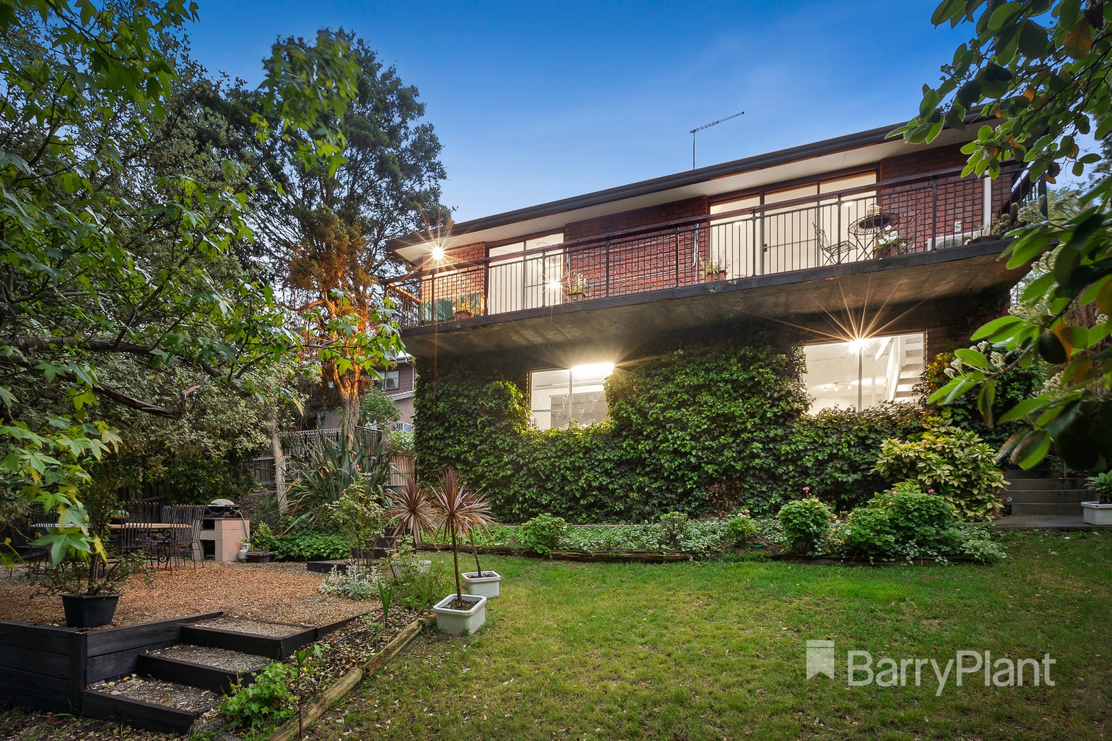8 Acheron CrescentEltham North, VIC 3095, Eltham North - Thumbnail 3