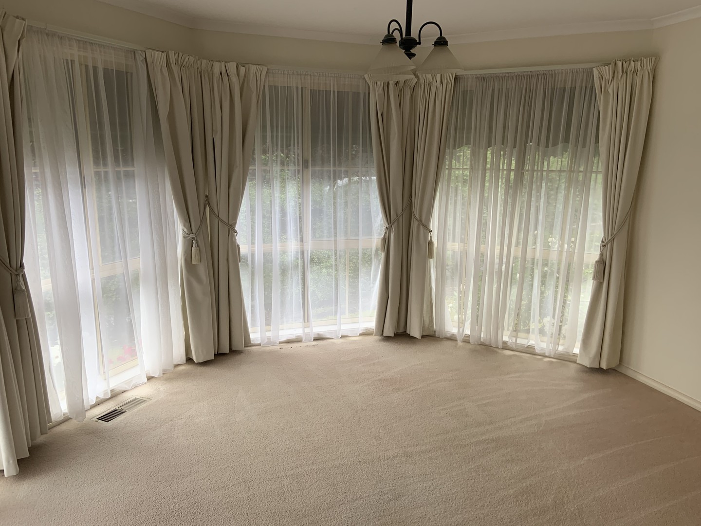 14 Pioneer Way, Kilsyth South, VIC 3137 - Thumbnail 1 - 13/11/2019