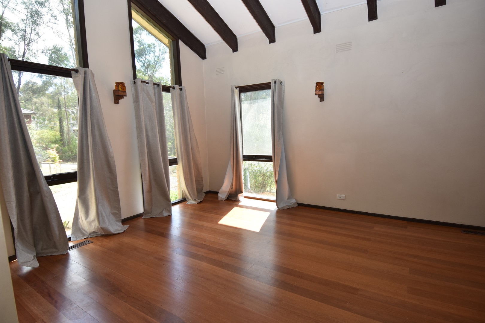 82 Livingstone  Road, Eltham, VIC 3095 - Thumbnail 1 - 18/11/2019