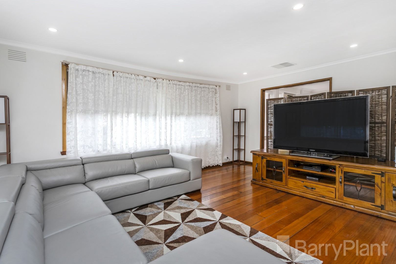 14 Henley Drive, Gladstone Park, VIC 3043 - Thumbnail 2 - 19/11/2019