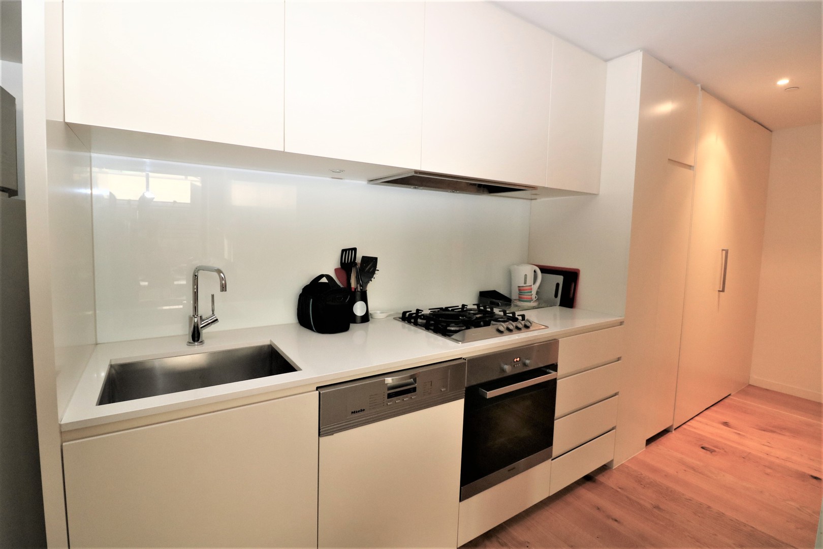 111/6-8 Eastern Beach  Road, Geelong, VIC 3220 - Thumbnail 1 - 19/11/2019