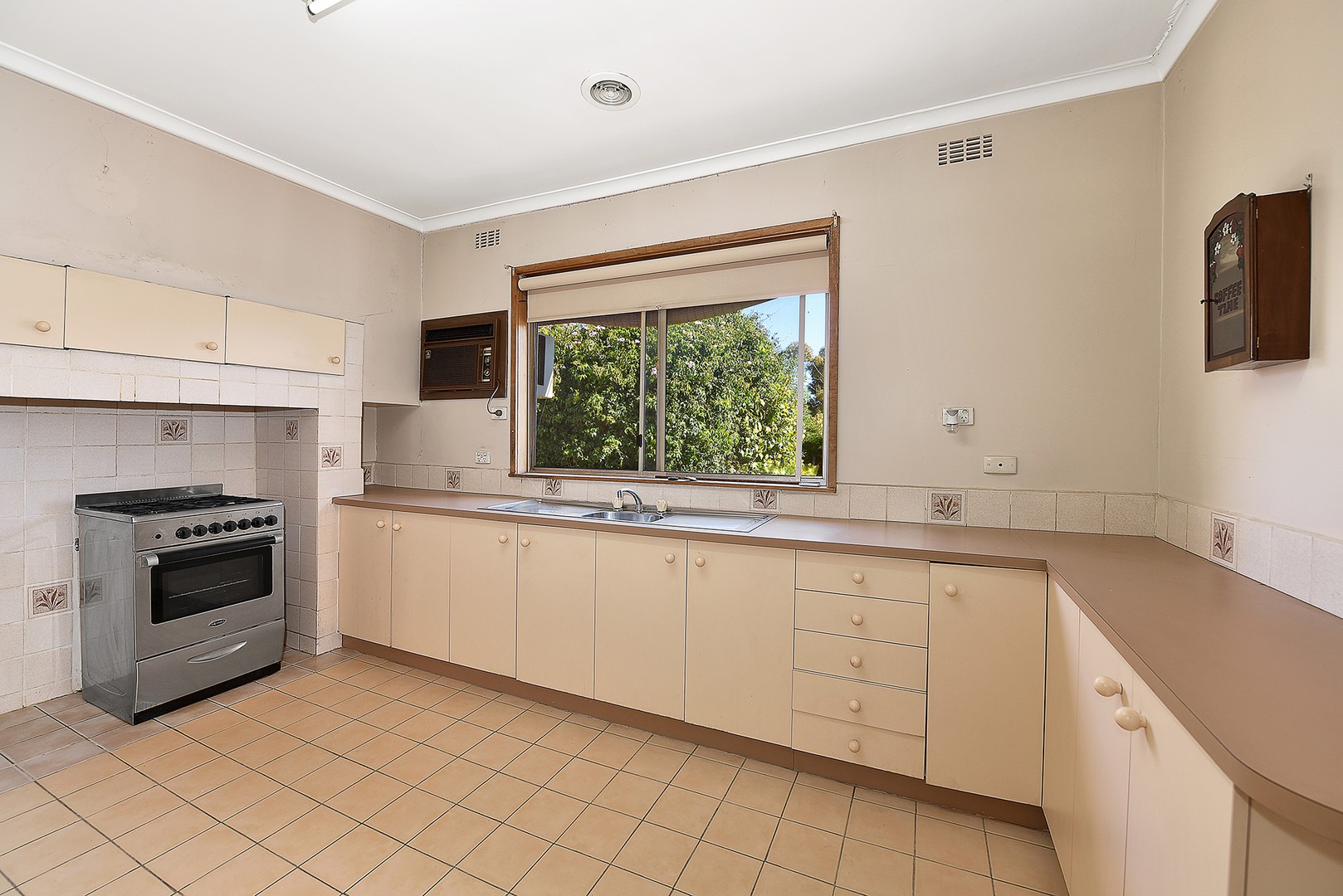 604 Fullarton Road, Keilor Park, VIC 3042 - Thumbnail 2 - 21/11/2019