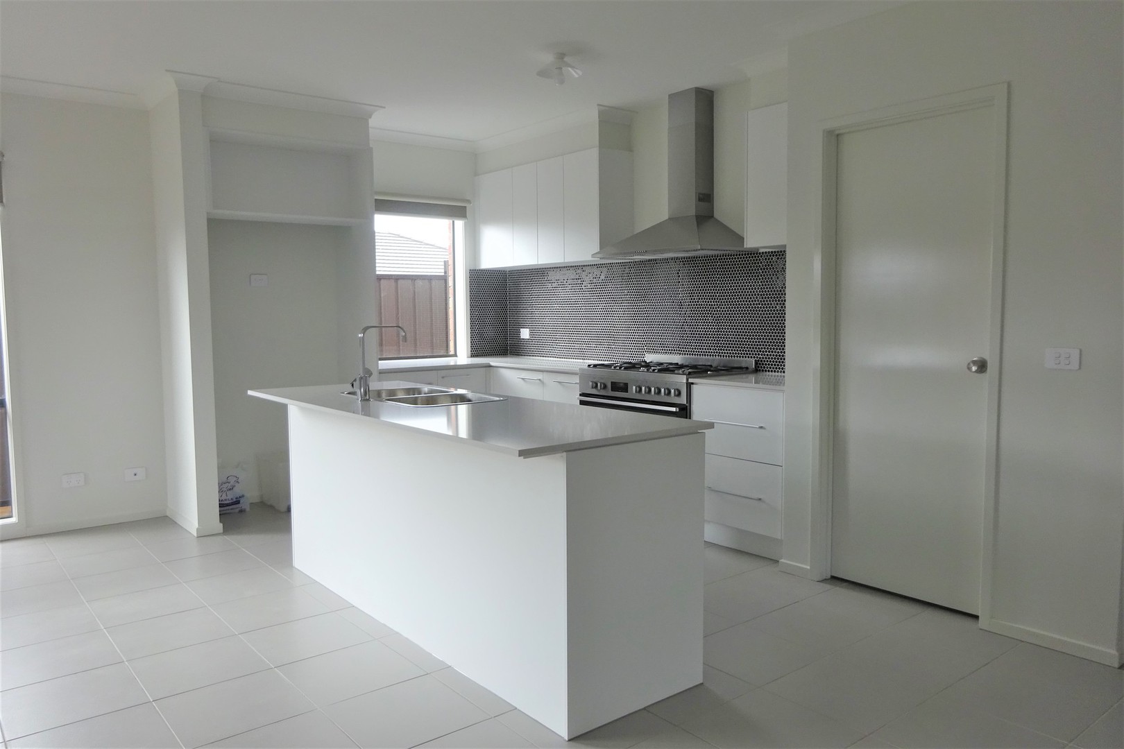 11 Octavio Street, Craigieburn, VIC 3064 - Thumbnail 2 - 26/11/2019