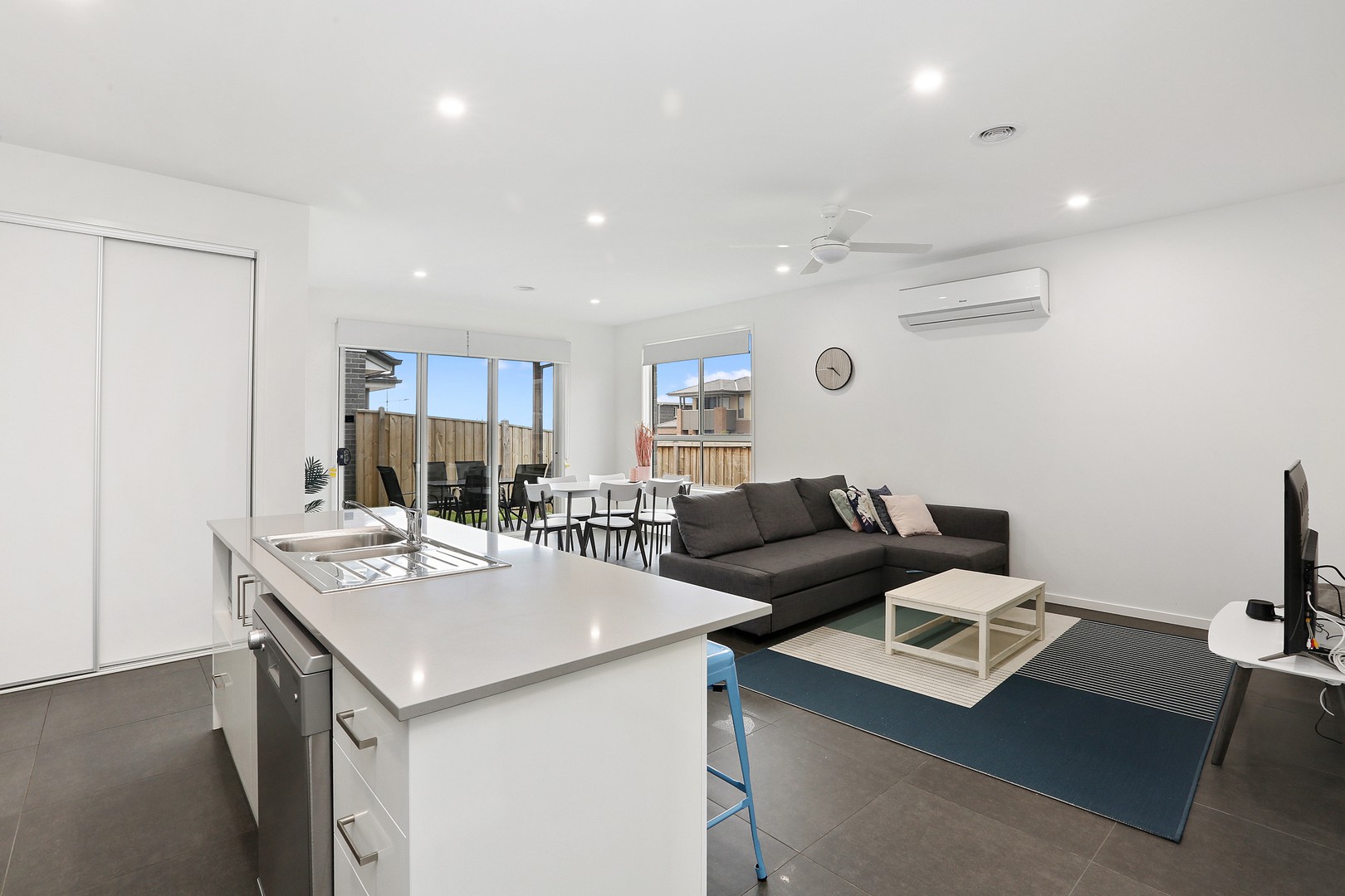 2 Poa Street, Torquay, VIC 3228 - Thumbnail 2 - 04/12/2019