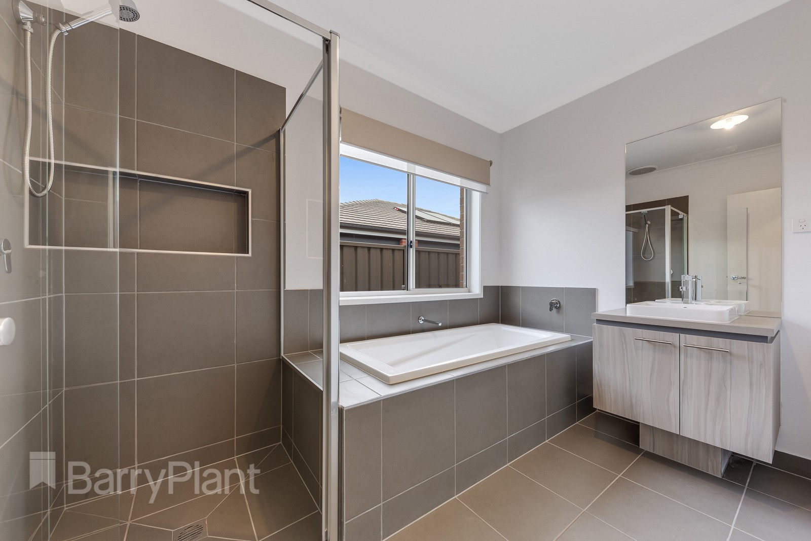 58 Diamond Parade, Melton South, VIC 3338 - Thumbnail 2 - 06/12/2019