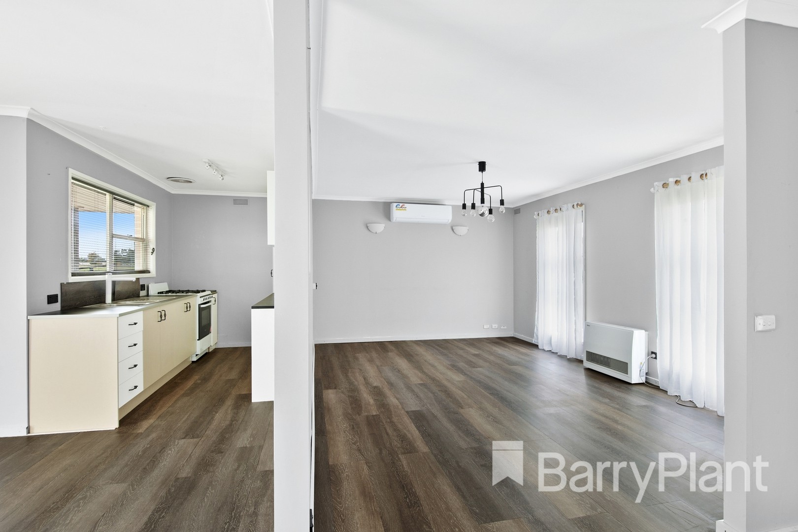 38 Erica Street, Wendouree, VIC 3355 - Thumbnail 2 - 06/12/2019